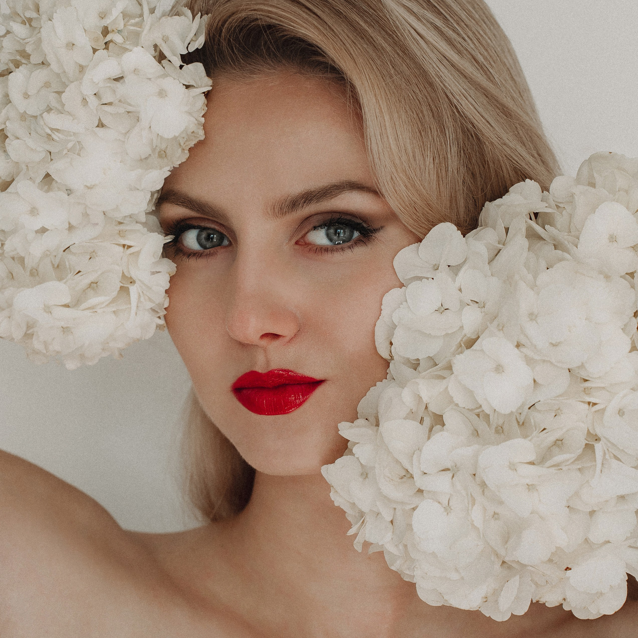 Контакты фотографа Сочи, Адлер. Запись на фотосессию. Алина Бернд — свадебный и индивидуальный фотограф в Сочи и Адлере