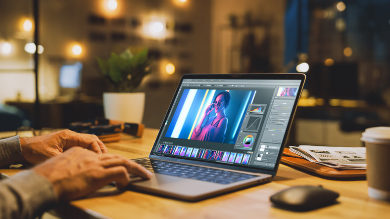 Покупаем Apple MacBook M2 для фотосъемки. Фотограф — видеограф в Москве Дмитрий Менделеев