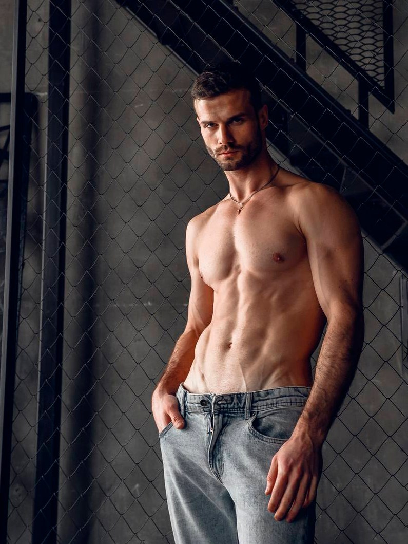 Продакшен г. Москва съемка мужской одежды, мужские модели, фото и видео, организация под ключ