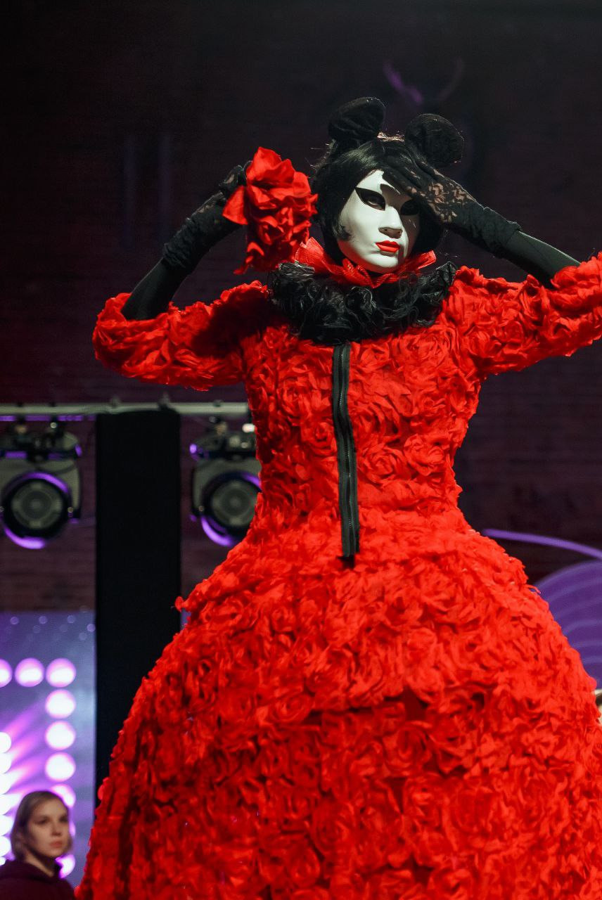 Ходулист Мышка на мероприятии раус в LOFT HALL на Автозаводской в Москве.