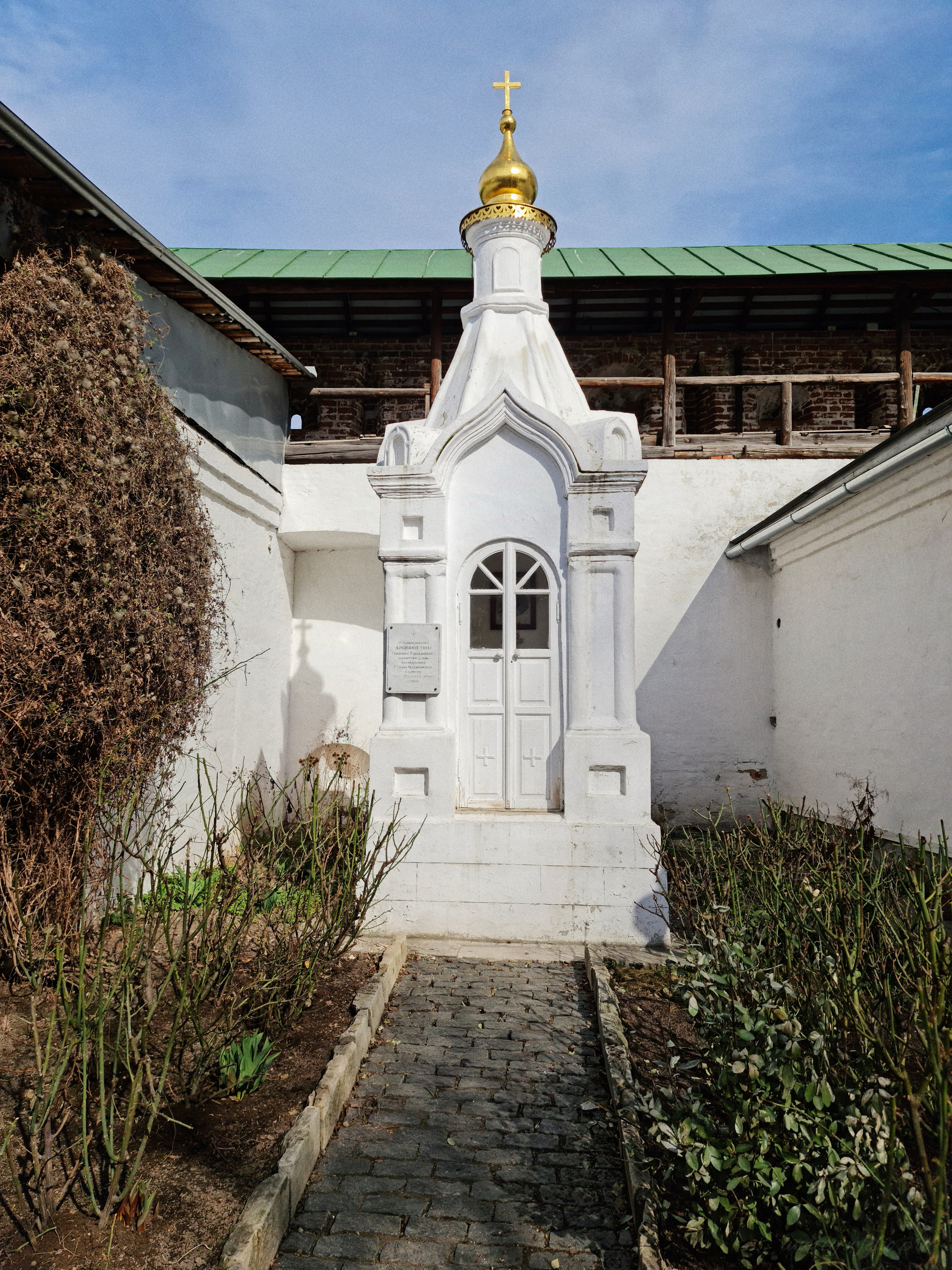 Часовня на месте погребения инокини Досифеи (княжны Таракановой) в Новоспасском монастыре в Москве.