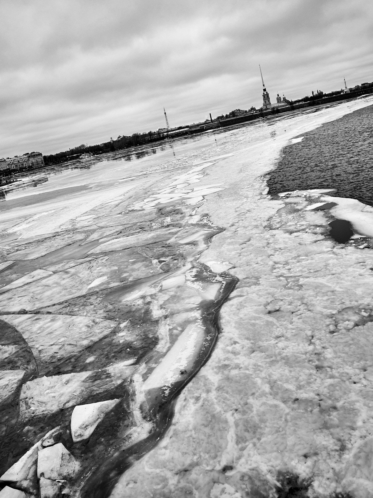 Фотопрогулка на день снятия блокады: фундаменты, чайки, Новый год и др. НЕЙРО-АРТы Воеводова