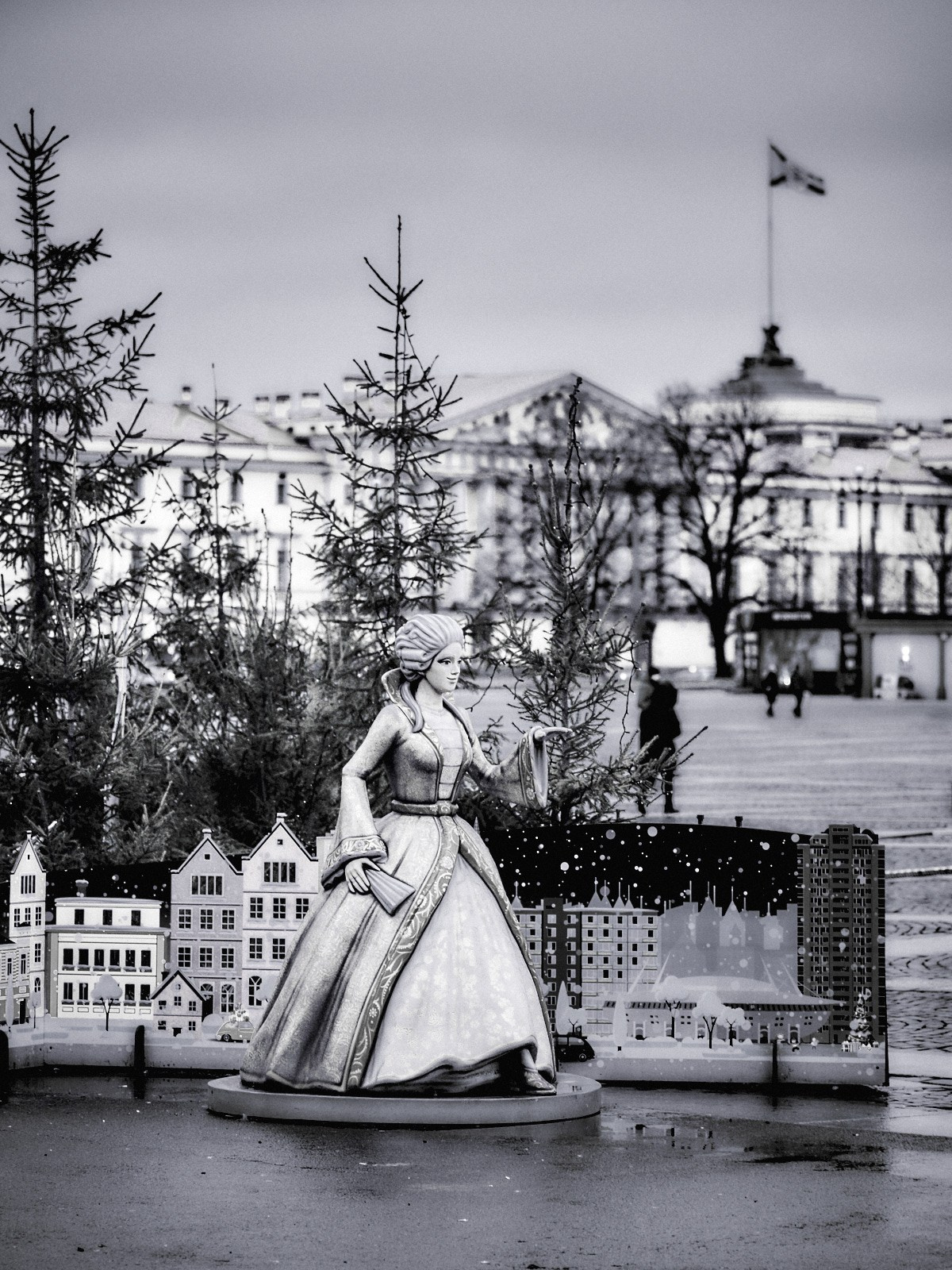 Фотопрогулка на день снятия блокады: фундаменты, чайки, Новый год и др. НЕЙРО-АРТы Воеводова