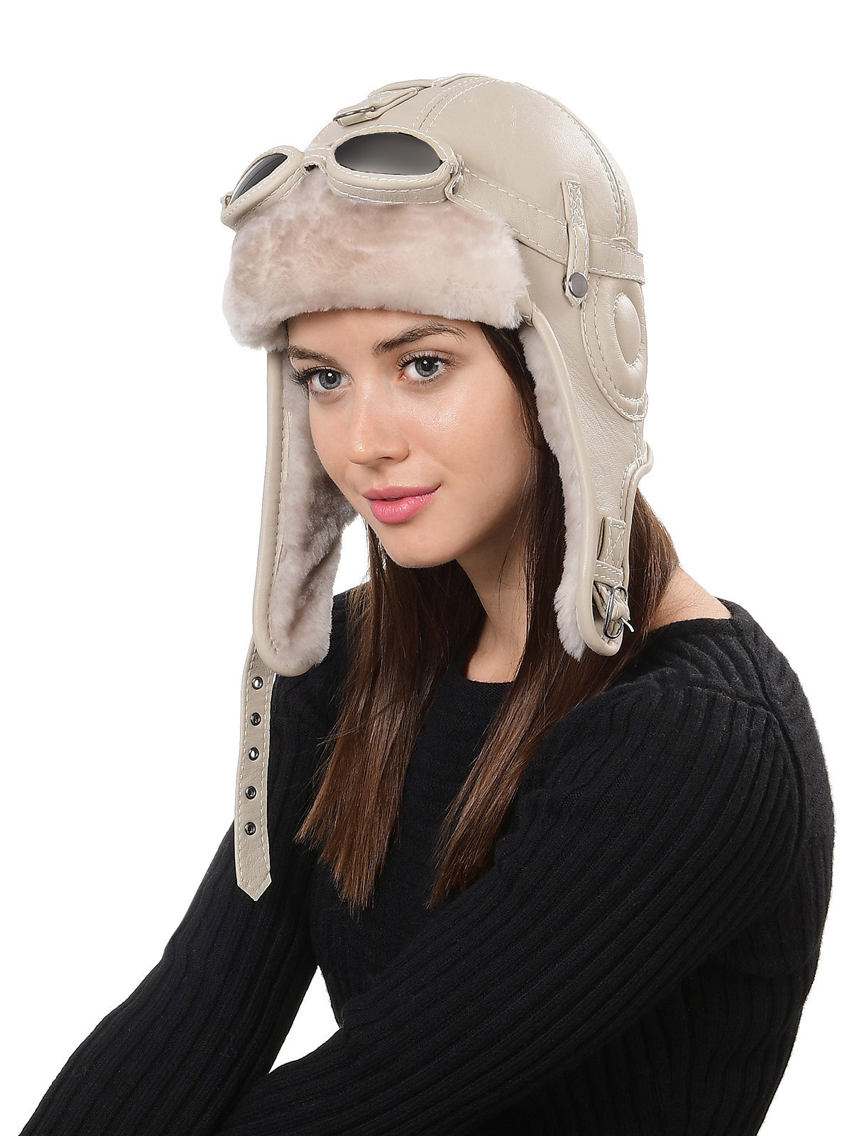 Съемка шапок на моделях на белом фоне