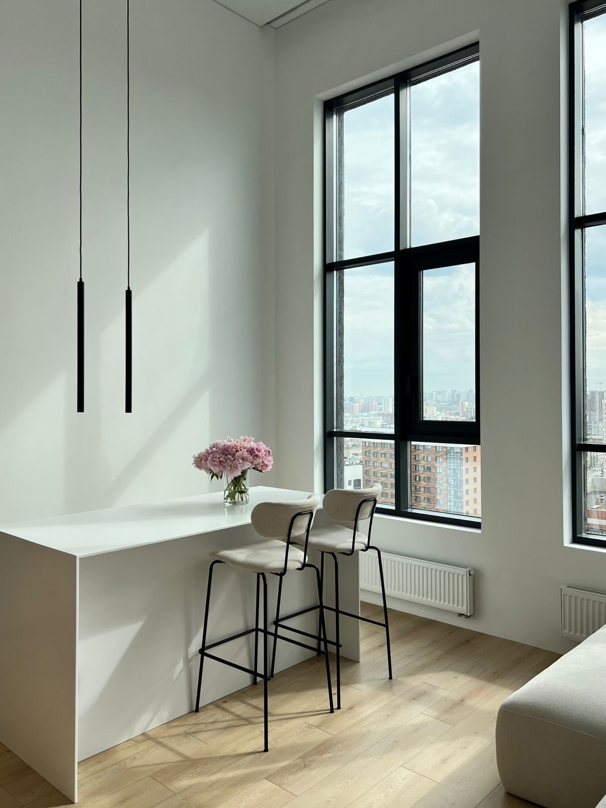 ЖК Парк столиц. Дизайн студия, занимаемся разработкой Дизайн проектов, реализацией проектов под ключ. Мы находимся в городе Екатеринбург. Зовут Рената