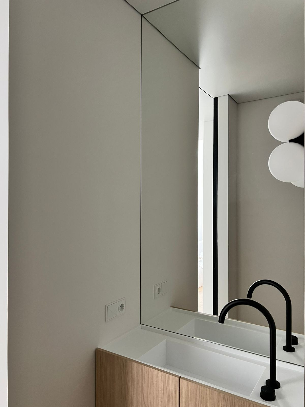 ЖК Парк столиц. Дизайн студия, занимаемся разработкой Дизайн проектов, реализацией проектов под ключ. Мы находимся в городе Екатеринбург. Зовут Рената