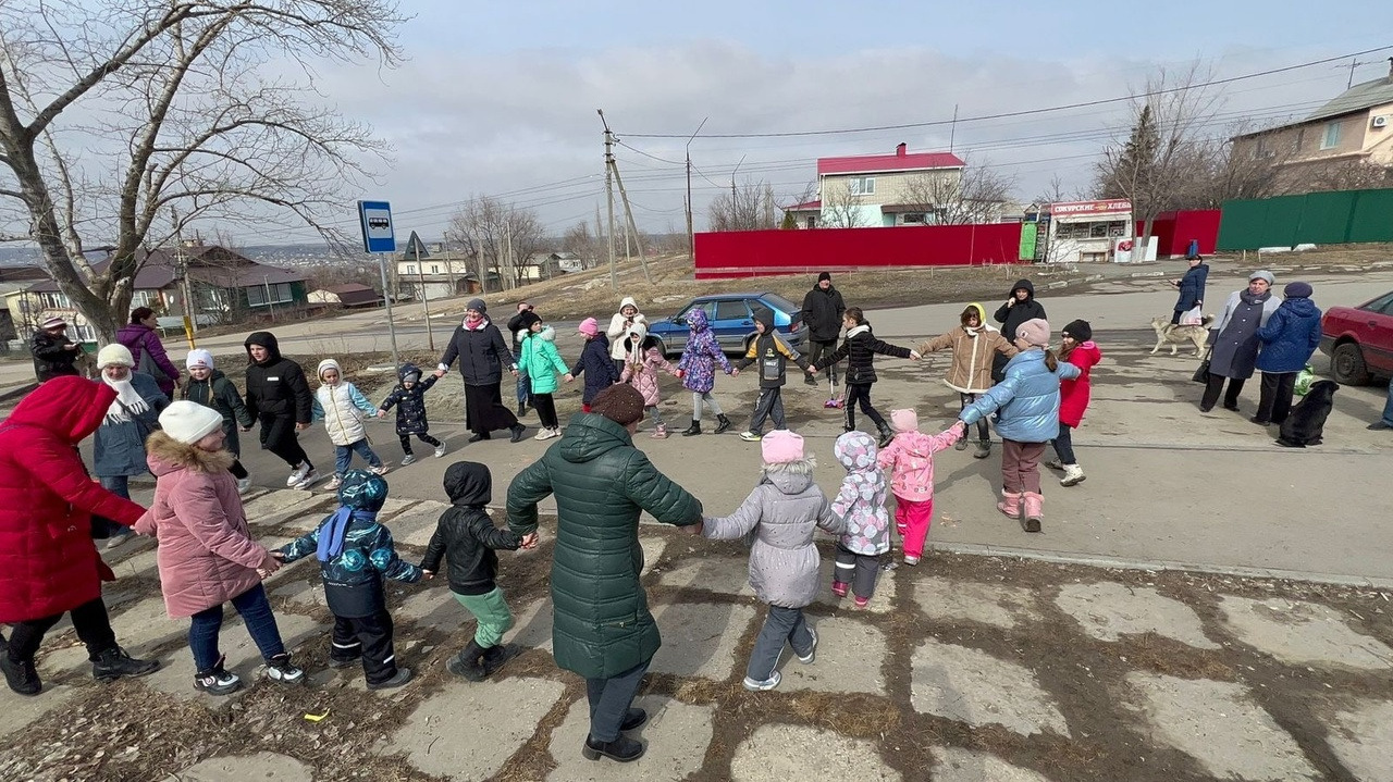 Настоятель храма принял участие в поселковом празднике весны. Северное благочиние Саратовской епархии