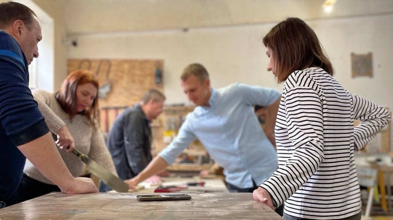 Корпоративный тимбилдинг в столярной мастерской ZапиЛ. Мастерская ZапиЛ Краснодар — Мастер-Классы Столярное Мастерство