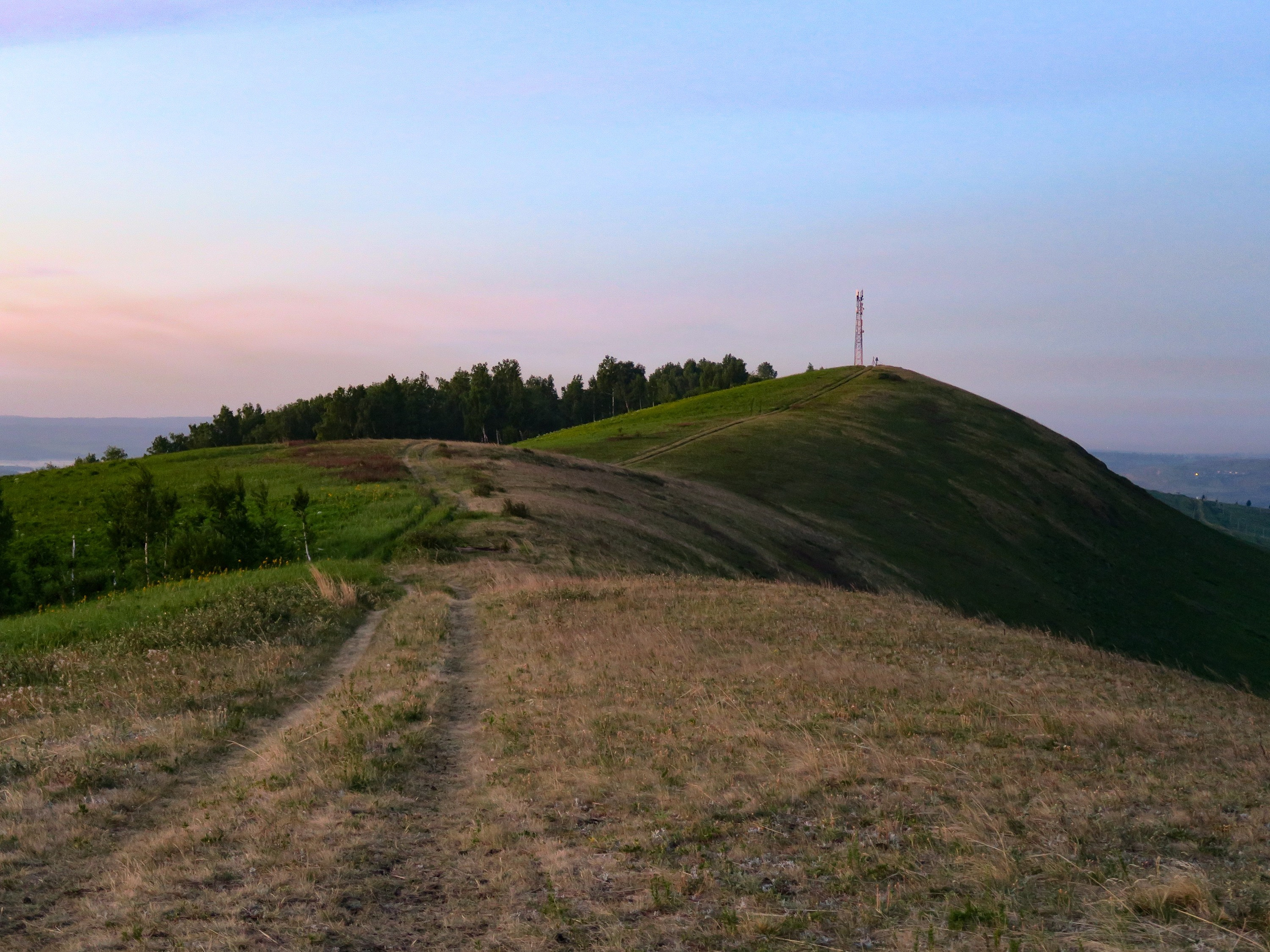 Караканский хребет в Белоском районе Кемеровской области-Кузбасса. Является географическим центром Кузбасса