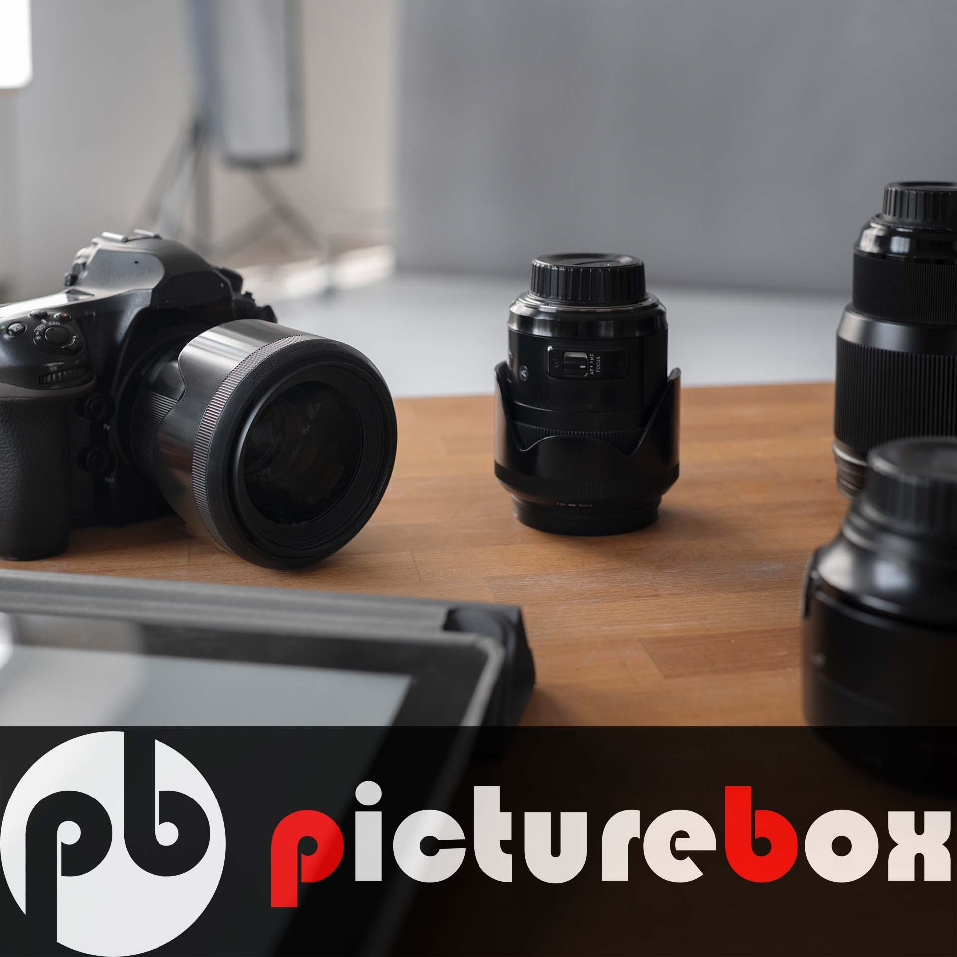 Контакты свадебного фотографа и видеографа. Связаться с видеооператором и фотографом. Видеосъемка и фотосъемка свадеб. Фотограф и оператор на свадьбу. Видеосъемка подкастов, собственная видео-фотостудии. Предметная фотосъемка