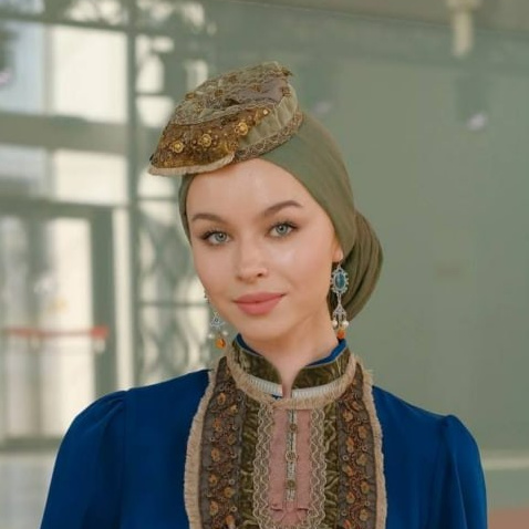 Профессиональные девушки модели для предметной съемки в Казани.