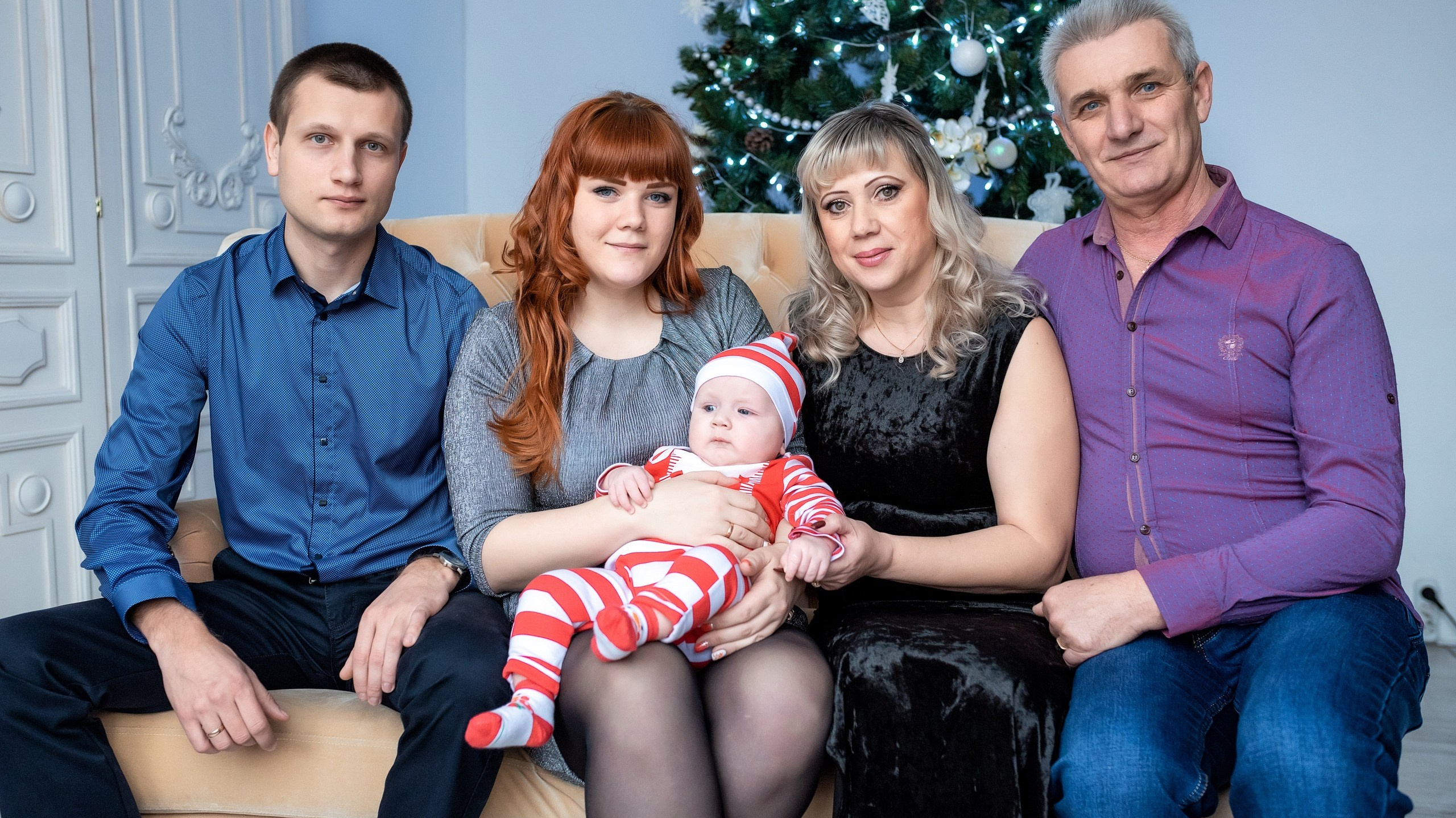 Создайте волшебные воспоминания с семейной новогодней фотосессией в Ростове на Дону