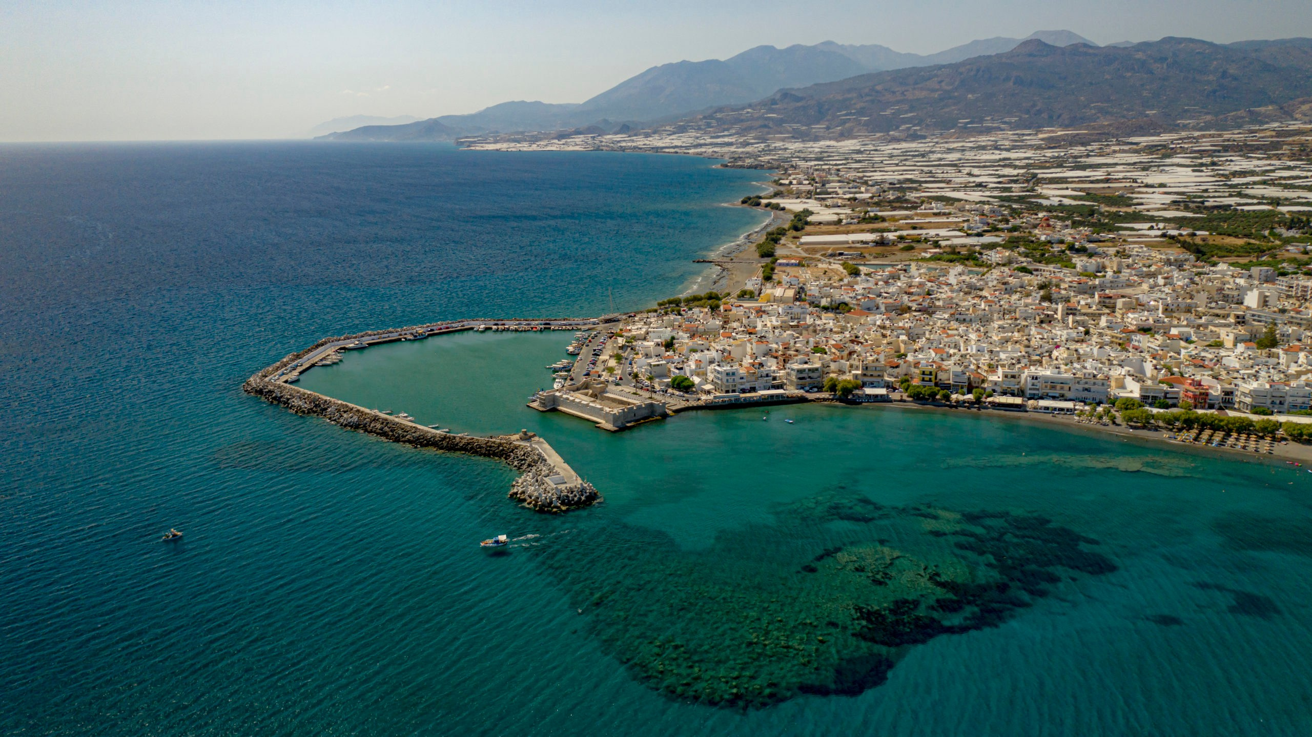 Город Ретимно, исторический центр. Вид с дрона