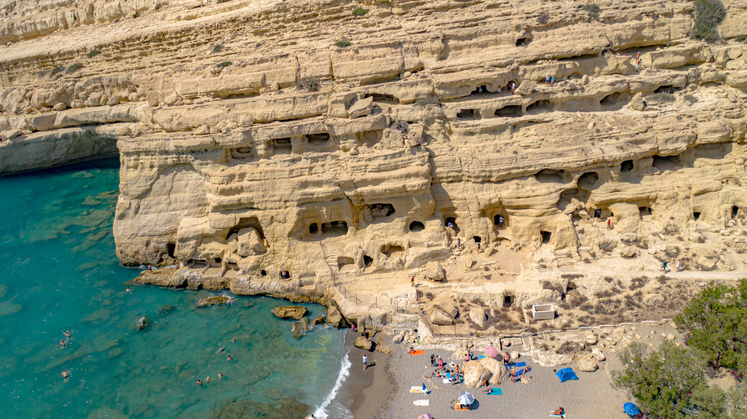 Пещеры на пляже Матала, остров Крит