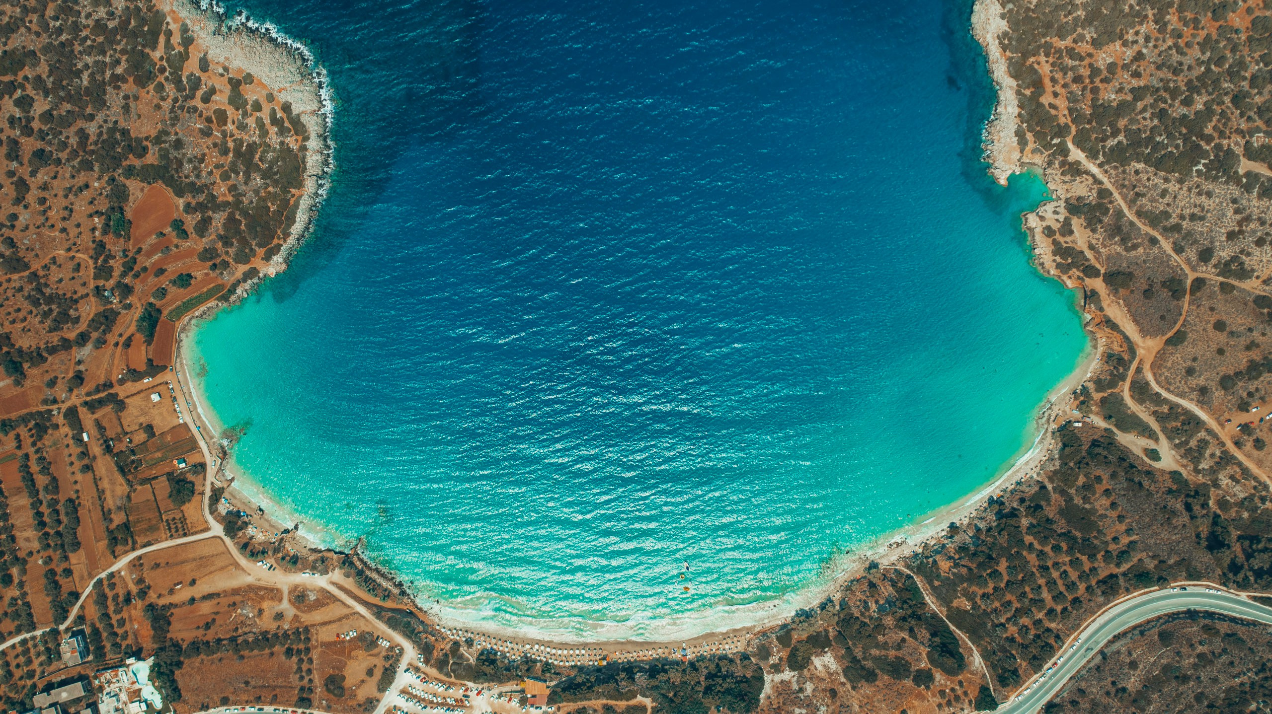 Прекрасный пляж Вулисма вид с дрона