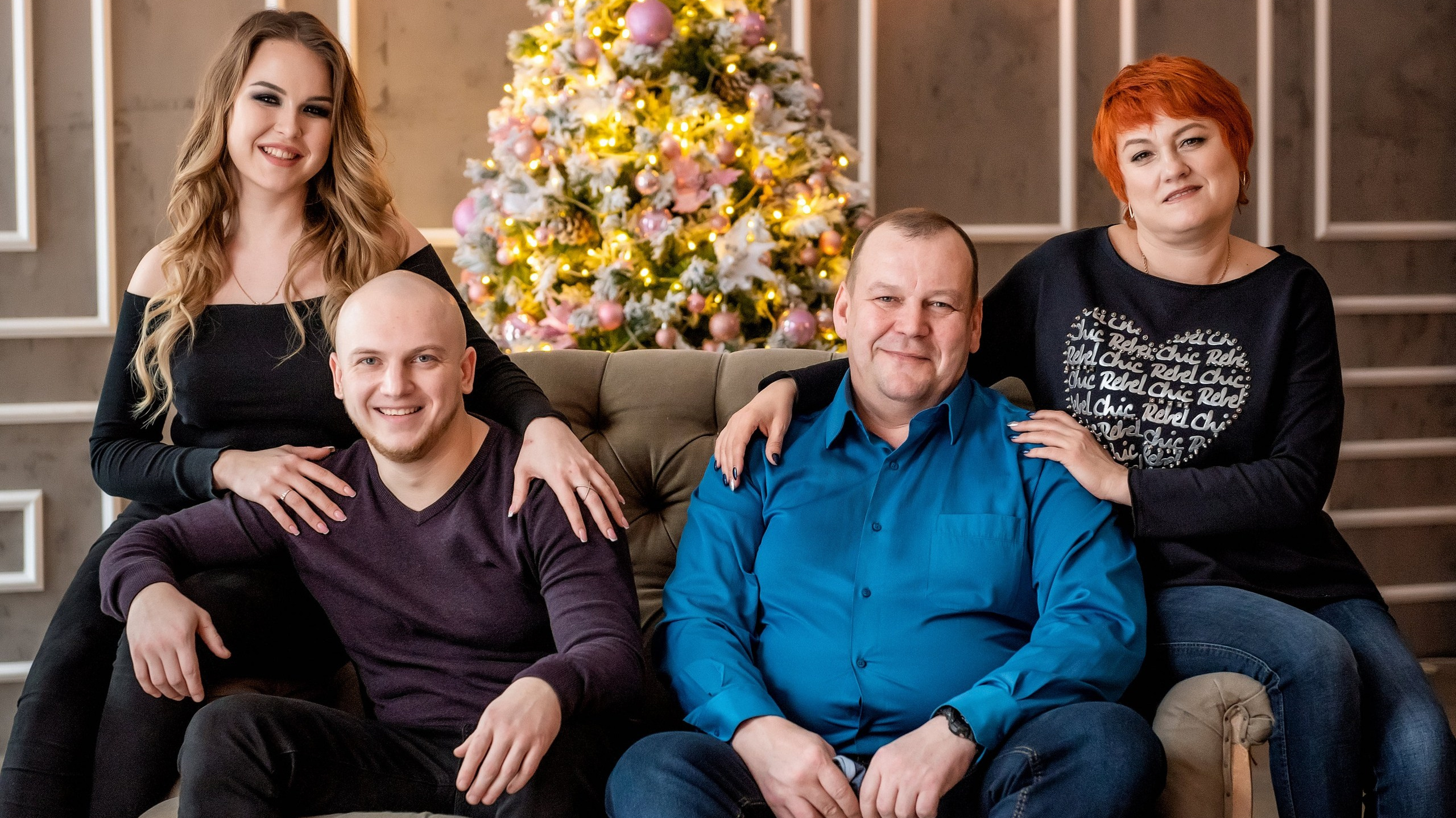 Создайте волшебные воспоминания с семейной новогодней фотосессией в Ростове на Дону