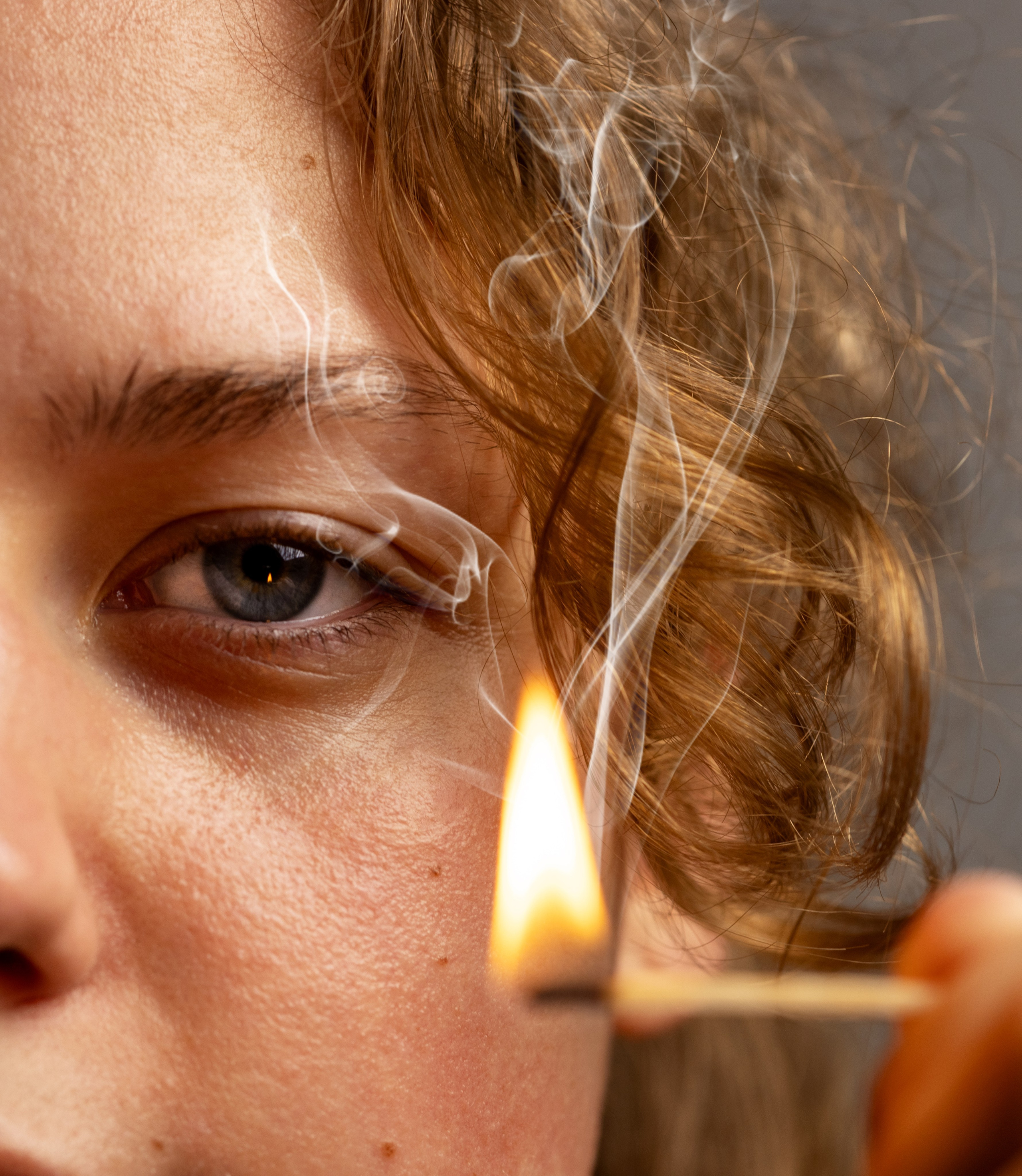 Психологический портрет в студии: портрет с огнем