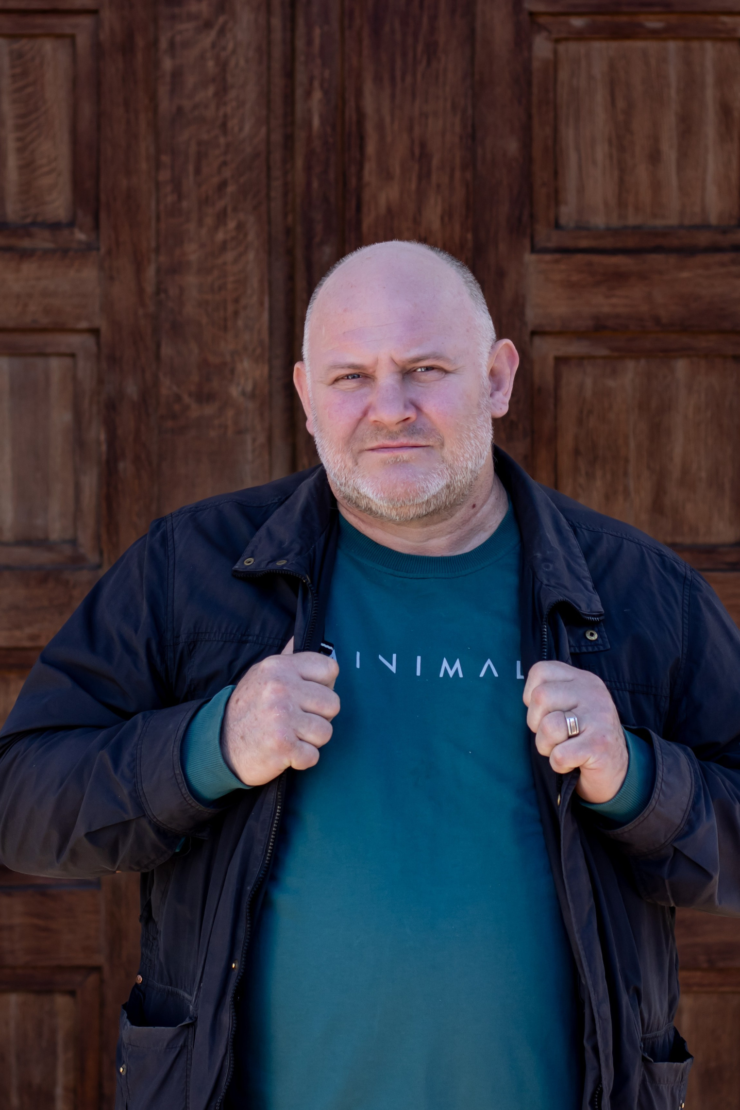 мужской портрет у каменной стены, фотограф Карасёва Елена