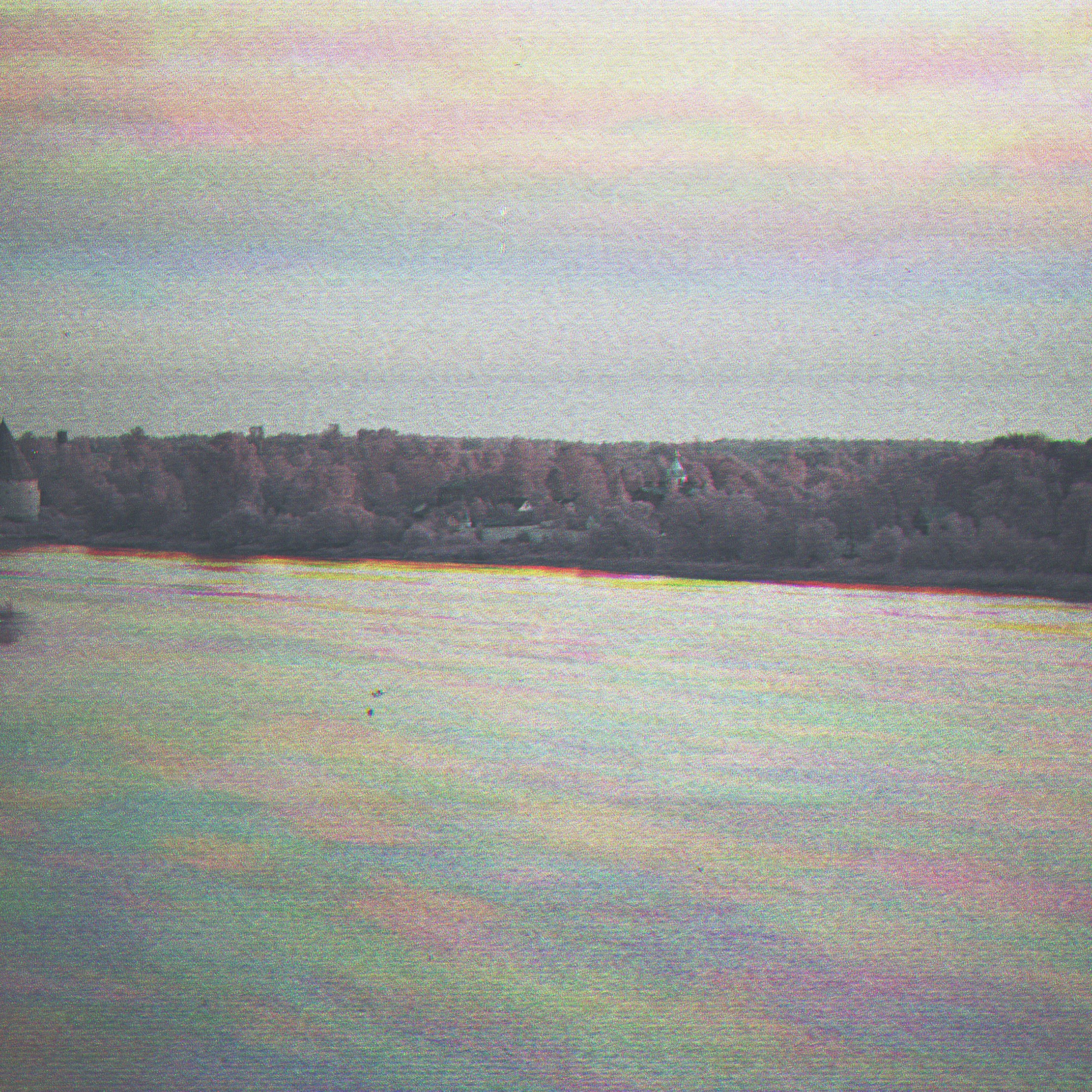 Хроно-течение Волхова, с кургана Вещего Олега. Роман Ходырев — эзотериолог, художник, фотограф и музыкант. Санкт-Петербург, Рига