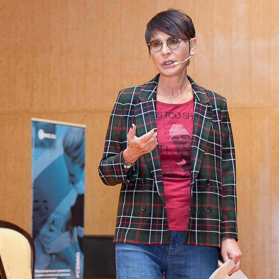 Репортажное фото выступления Хакамады в Вологде