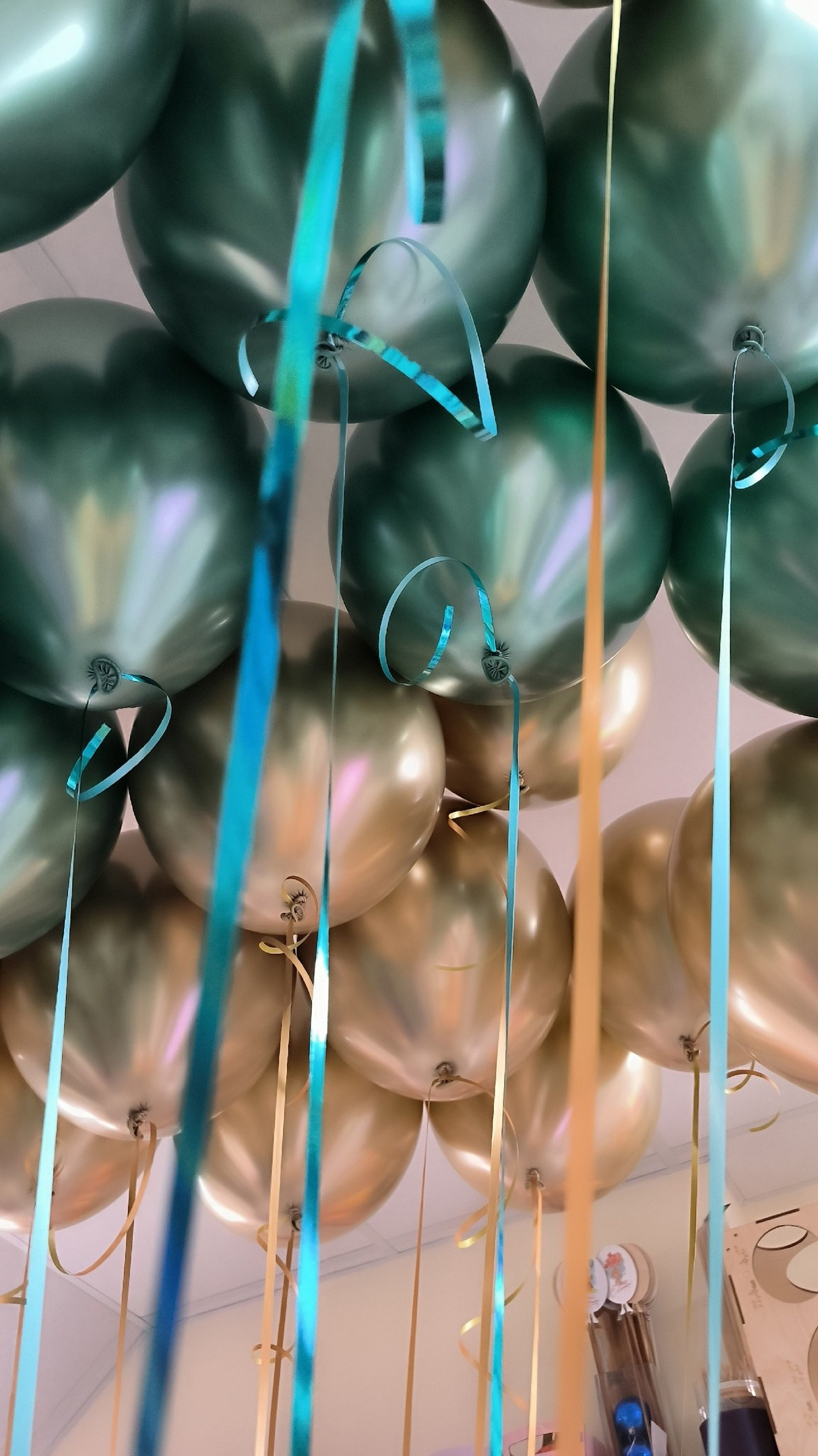 Шары в потолок. Организация мероприятий «Мир праздника Балу»