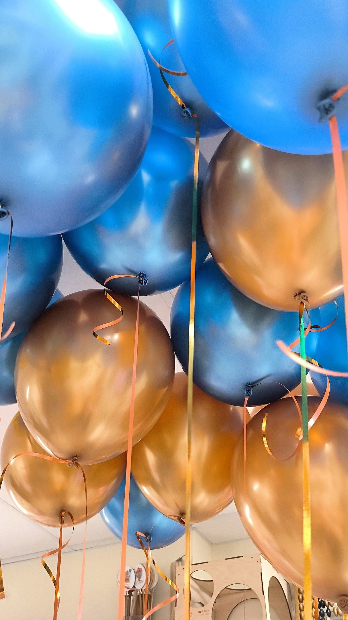 Шары в потолок. Организация мероприятий «Мир праздника Балу»