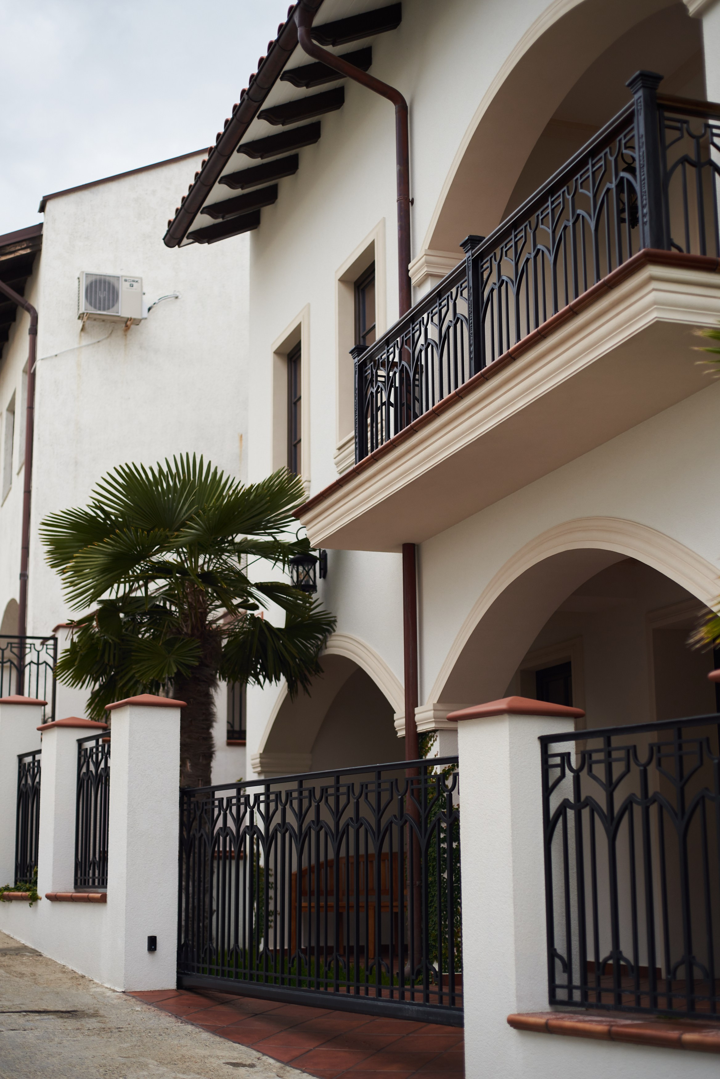 Красивые места для фотосессии в Сочи, Адлере, Красной поляне. Фотограф для женщин и мужчин, контента для бизнеса в Сочи, Адлере, Красной поляне, Розе Хутор