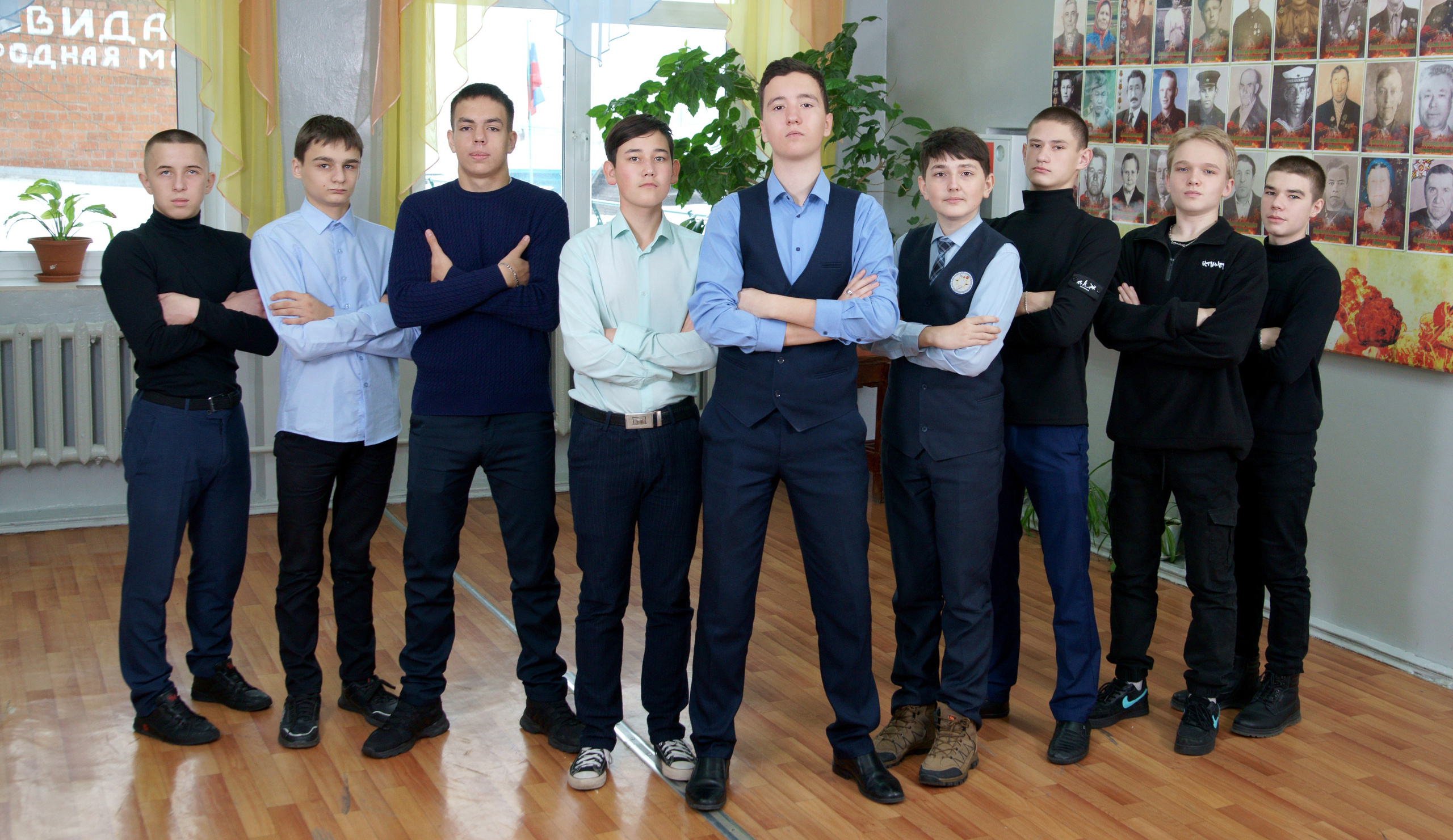 Школьная фотосессия выпускников 9,11 класса старшей школы мальчики