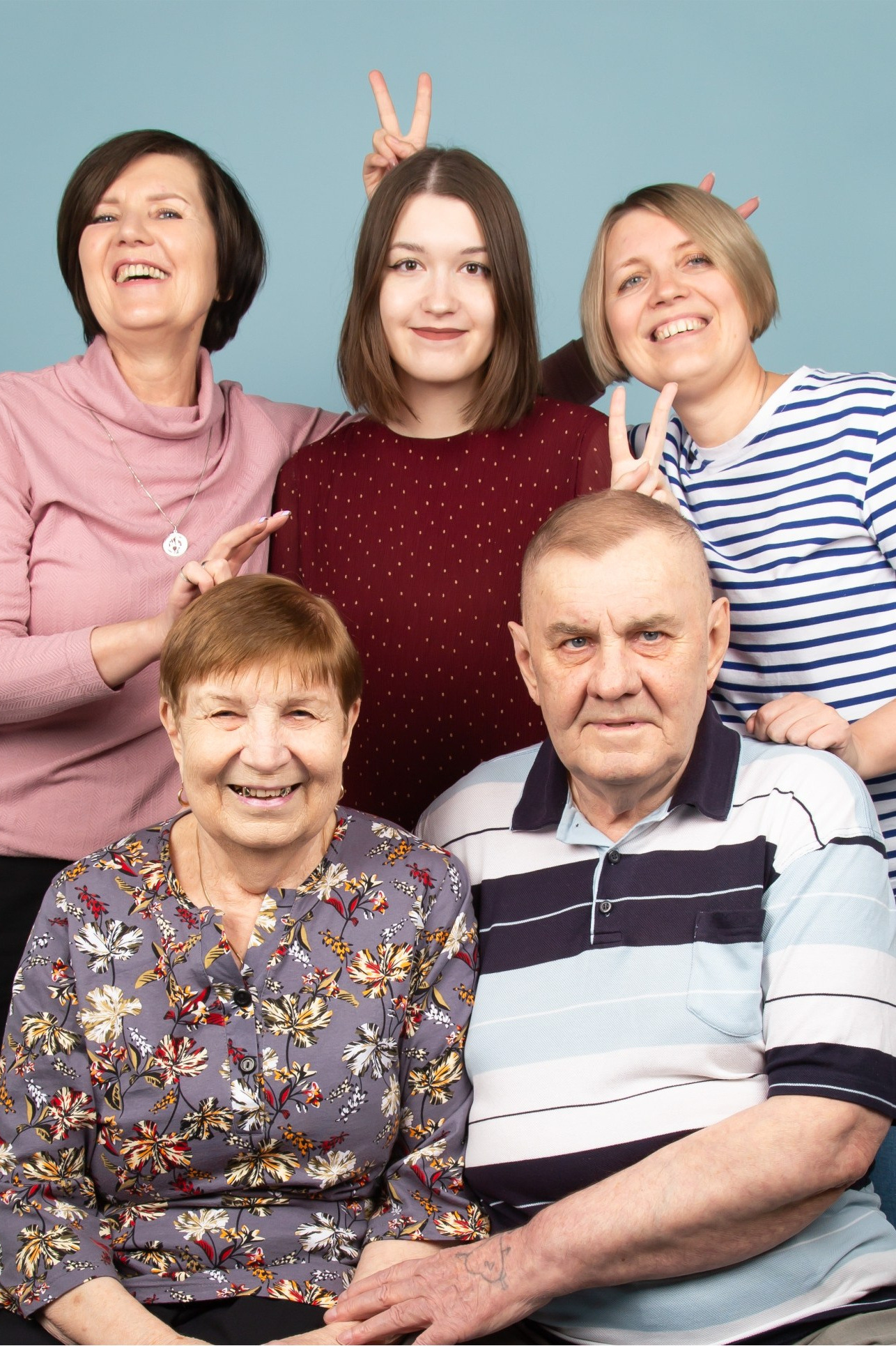 Фотосессия без фотографа в фотостудии автопортрета Double-you в ТРЦ Агора, Сургут. Управляйте моментом с пультом, смотрясь в зеркало