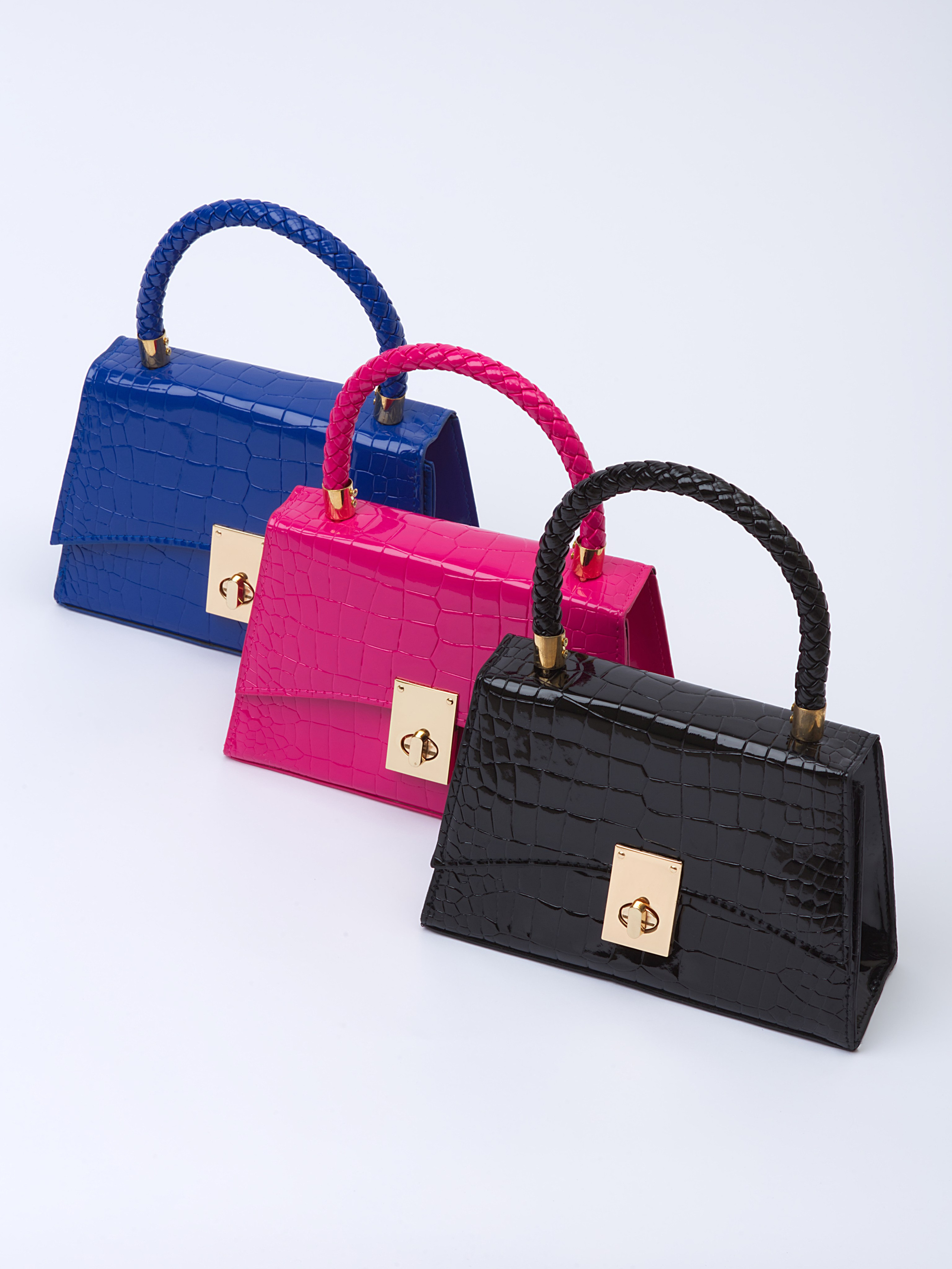 Фото женских женской сумкок в разных цветах - предметная съёмка для маркетплейсов в студии.