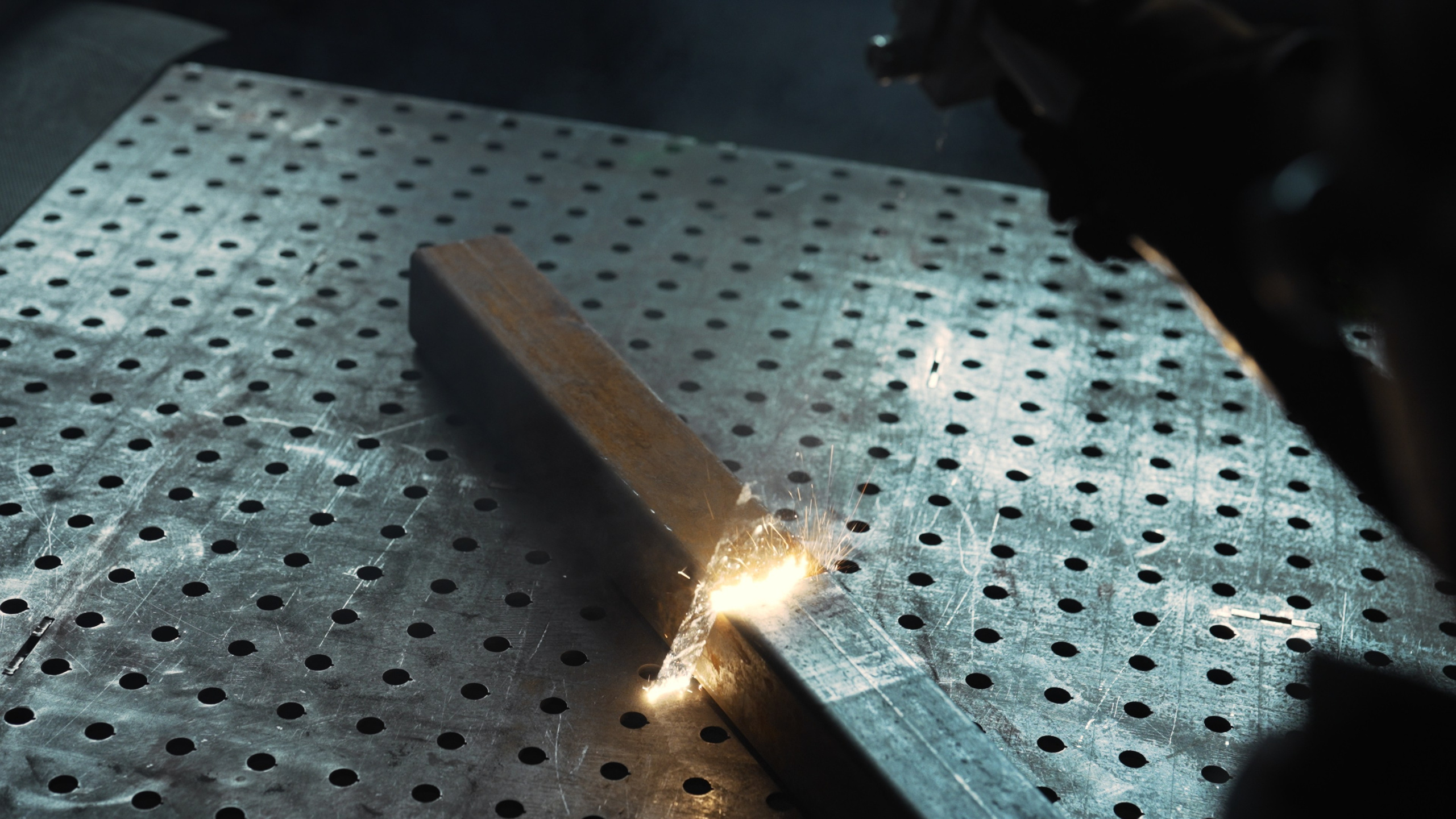 Корпоративные фильмы и презентации. Заказать видео о компании. Видеосъемка — Продакшн полного цикла — Услуги видеооператора в Пензе