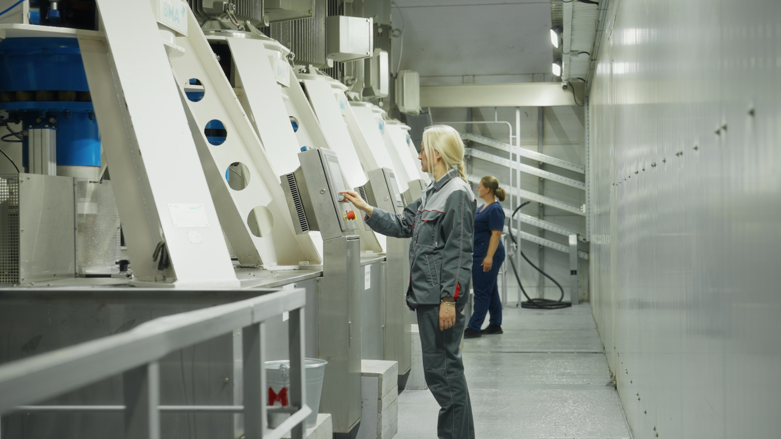 Корпоративные фильмы и презентации. Заказать видео о компании. Видеосъемка — Продакшн полного цикла — Услуги видеооператора в Пензе