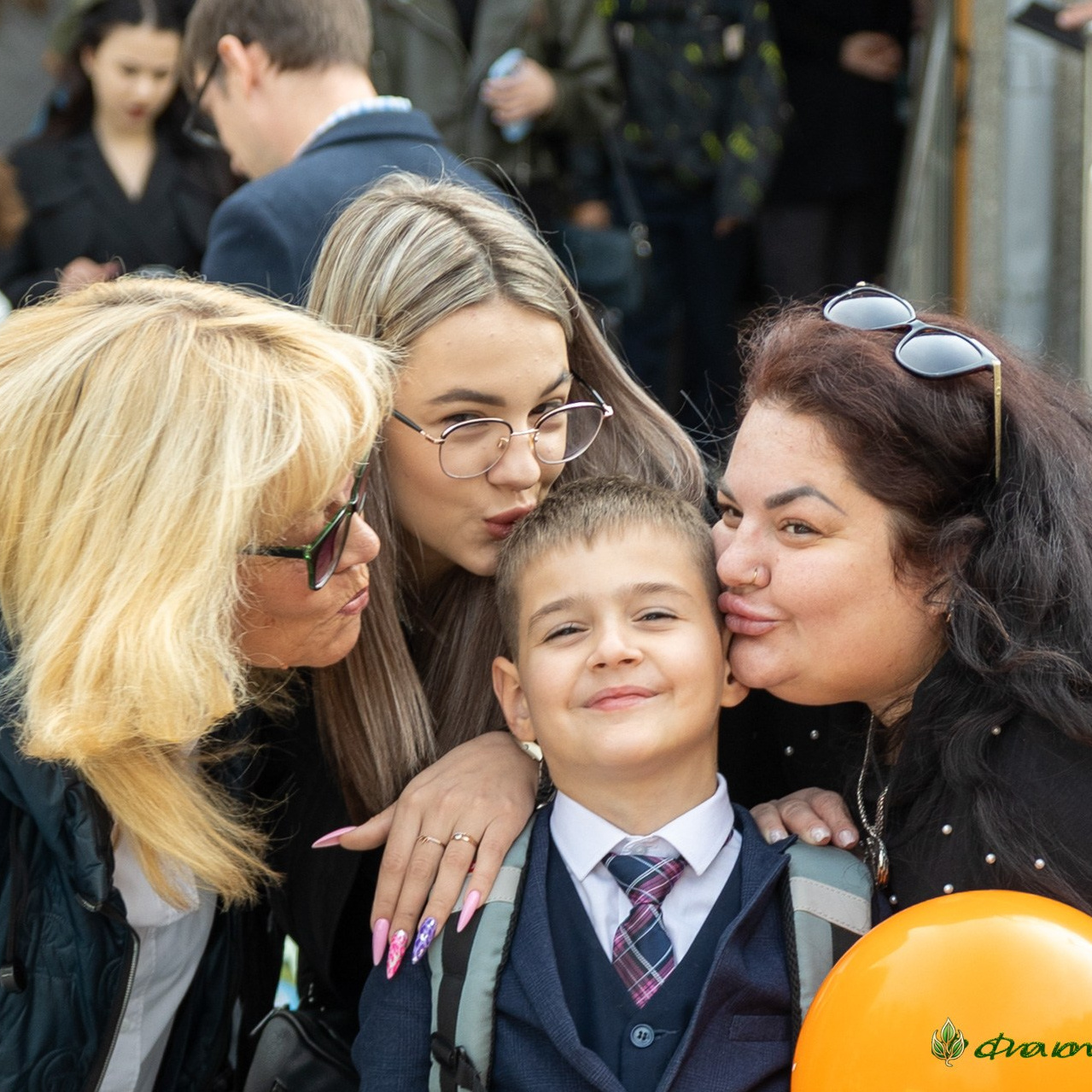 Первоклашка В семейный альбом фотосъемка в школе/на улице. Семейная съемка 1 сентября