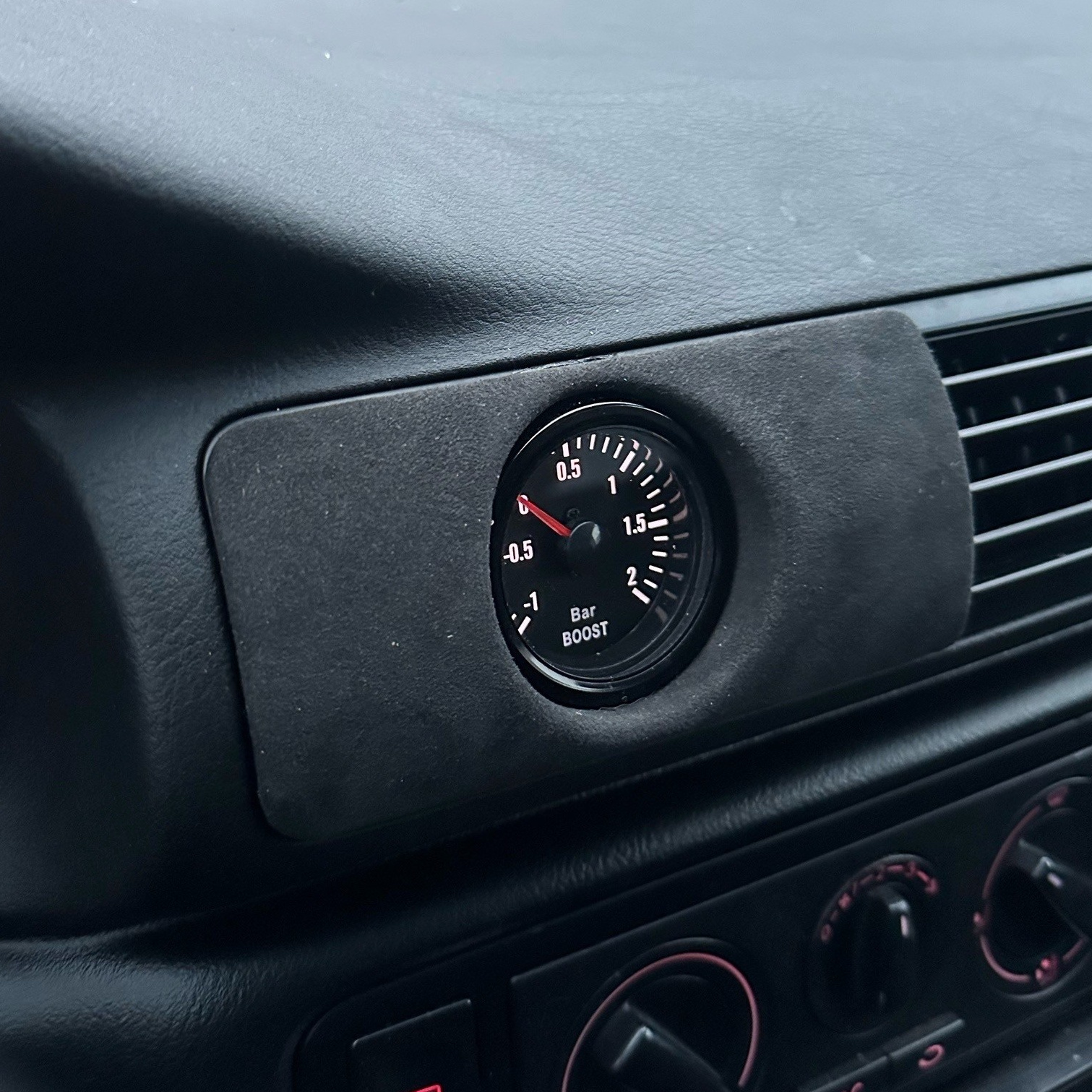 Крепление датчика надува в автомобиль, выполненное 3D-печатью из черного PETG-CF