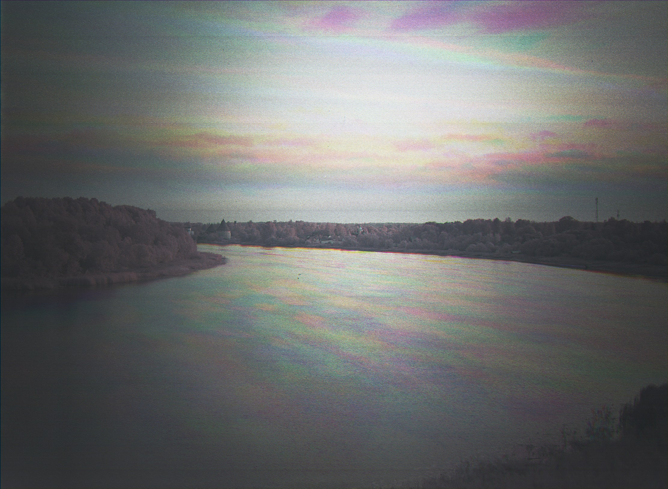 Хроно-течение Волхова, с кургана Вещего Олега. Роман Ходырев — эзотериолог, художник, фотограф и музыкант. Санкт-Петербург, Рига