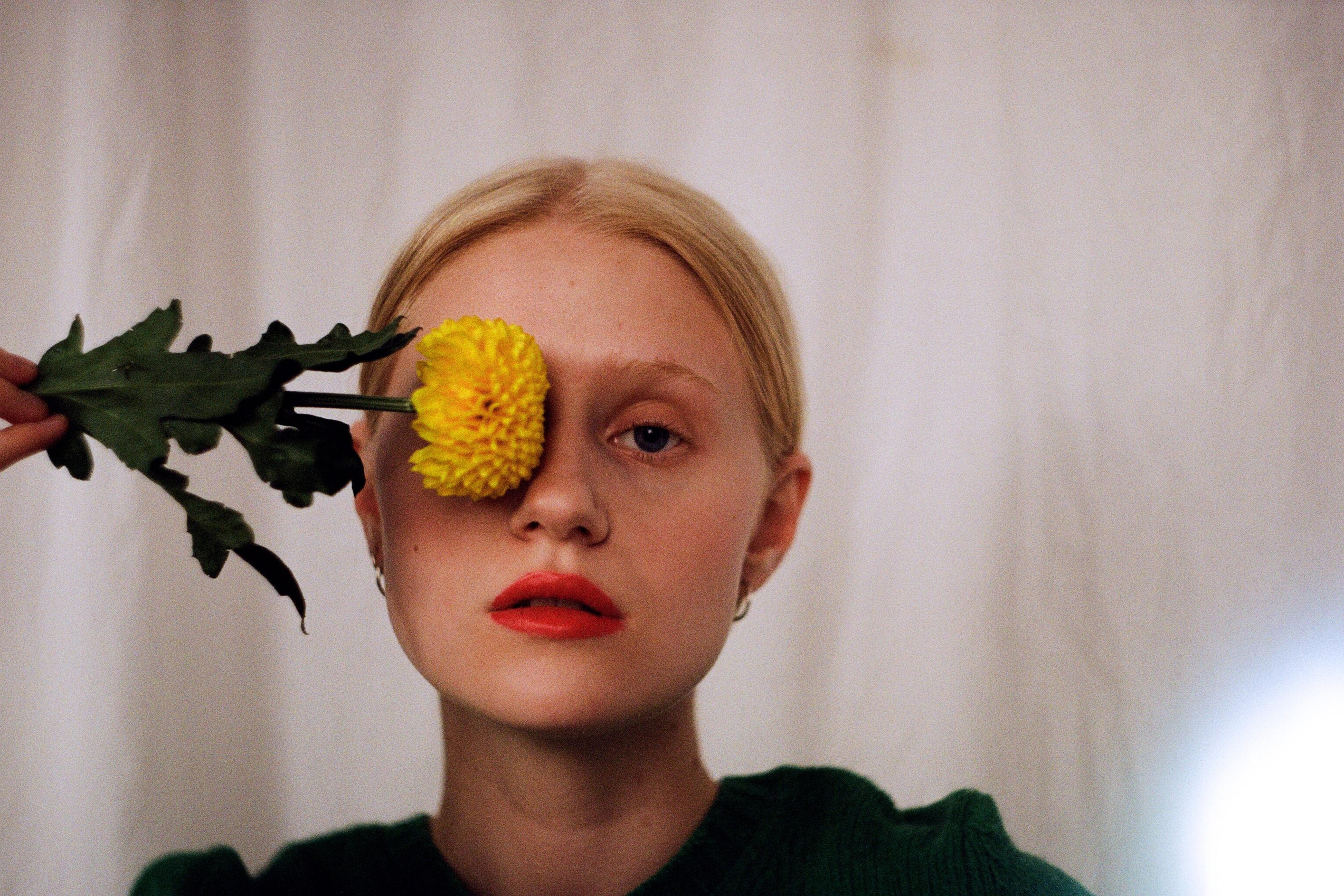 Contact. Mariia kangro