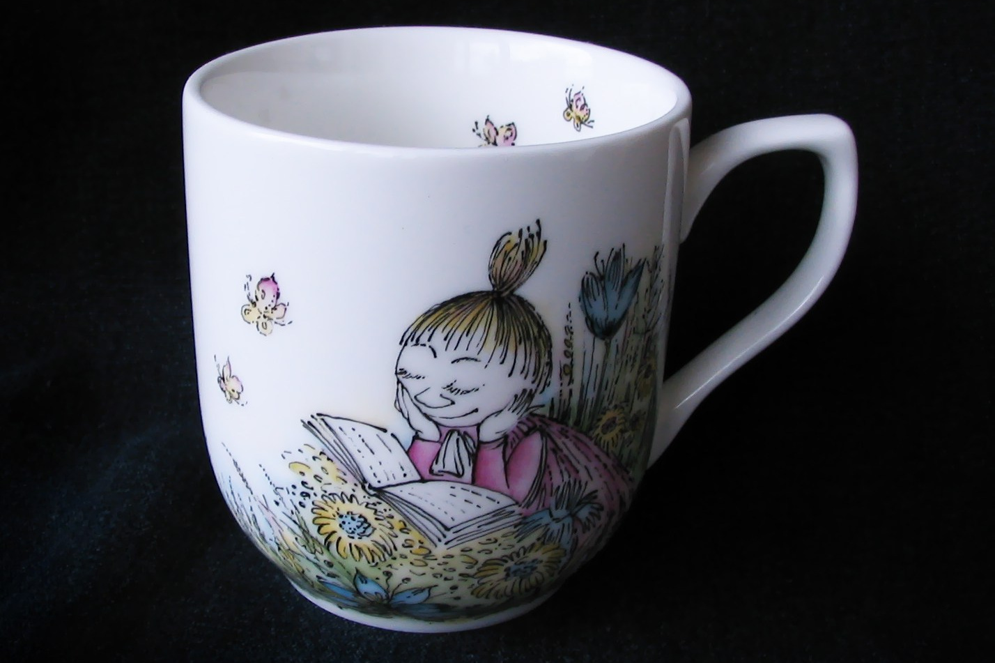 Детская кружка с Муми-троллями. Роспись фарфора на заказ в Санкт-Петербурге. 