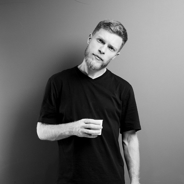 Контакты. Предметный и рекламный фотограф в Москве Сергей Косов