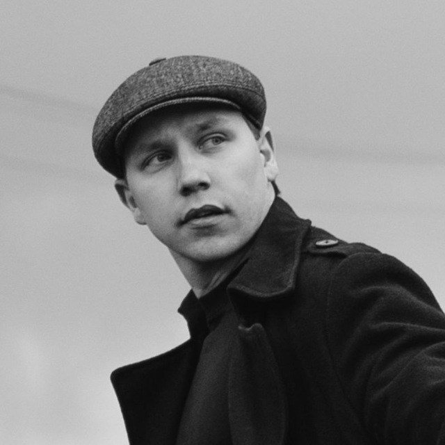 Заказать видеосъёмку в СПб Роман Рассейкин | От 5000р. в час. Свадебная видеосъемка. Свадьба. Видеограф на свадьбе. Свадебный фильм. Видеооператор на свадьбу. Видео ролик свадьбы. Свадебное кино. Свадебный клип. Видеоинсталляции на свадьбу. Направление для свадебного видео.