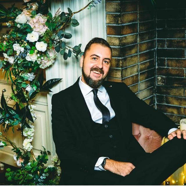 Ведущий Сергей Селедцов