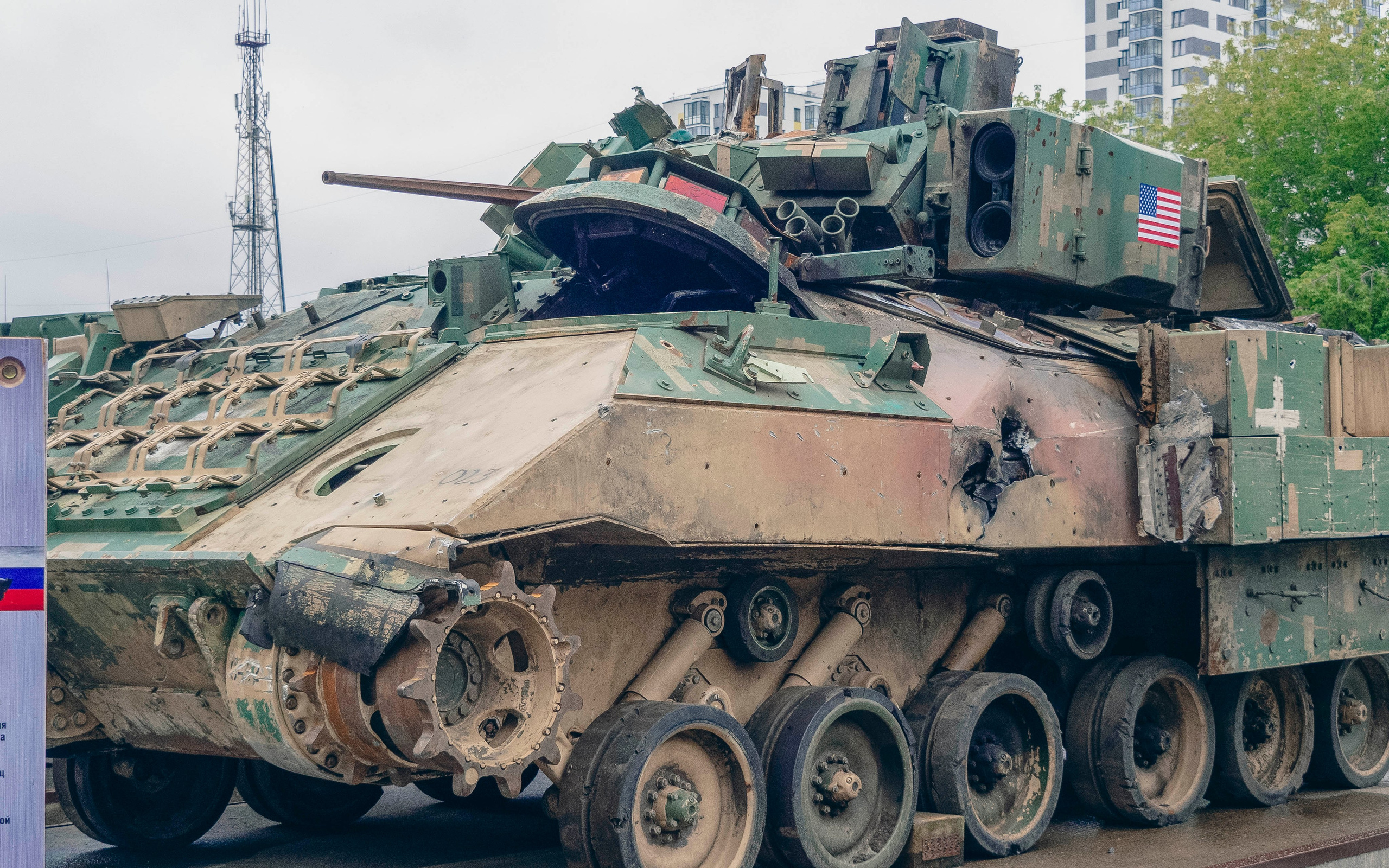 Выставка трофейной военной техники стран НАТО в Тюмени