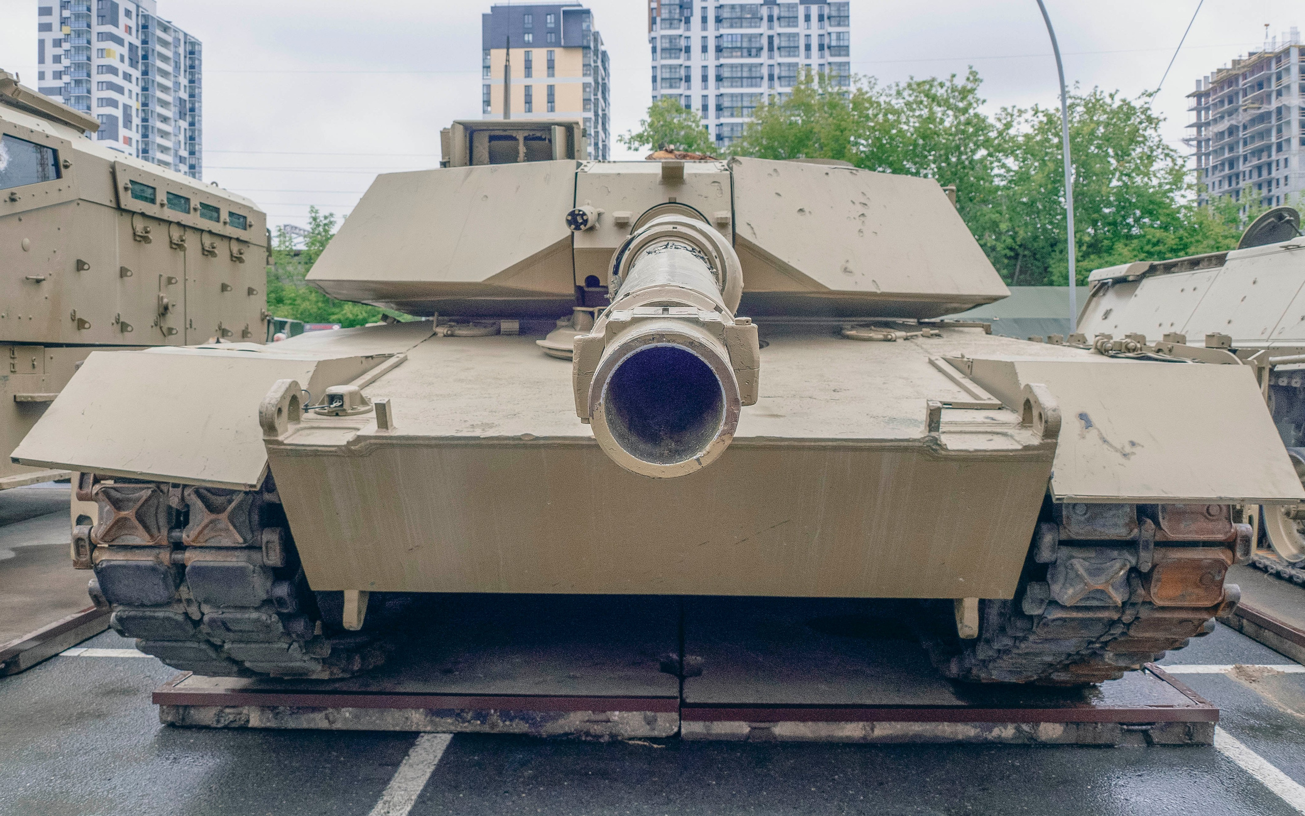 Выставка трофейной военной техники стран НАТО в Тюмени