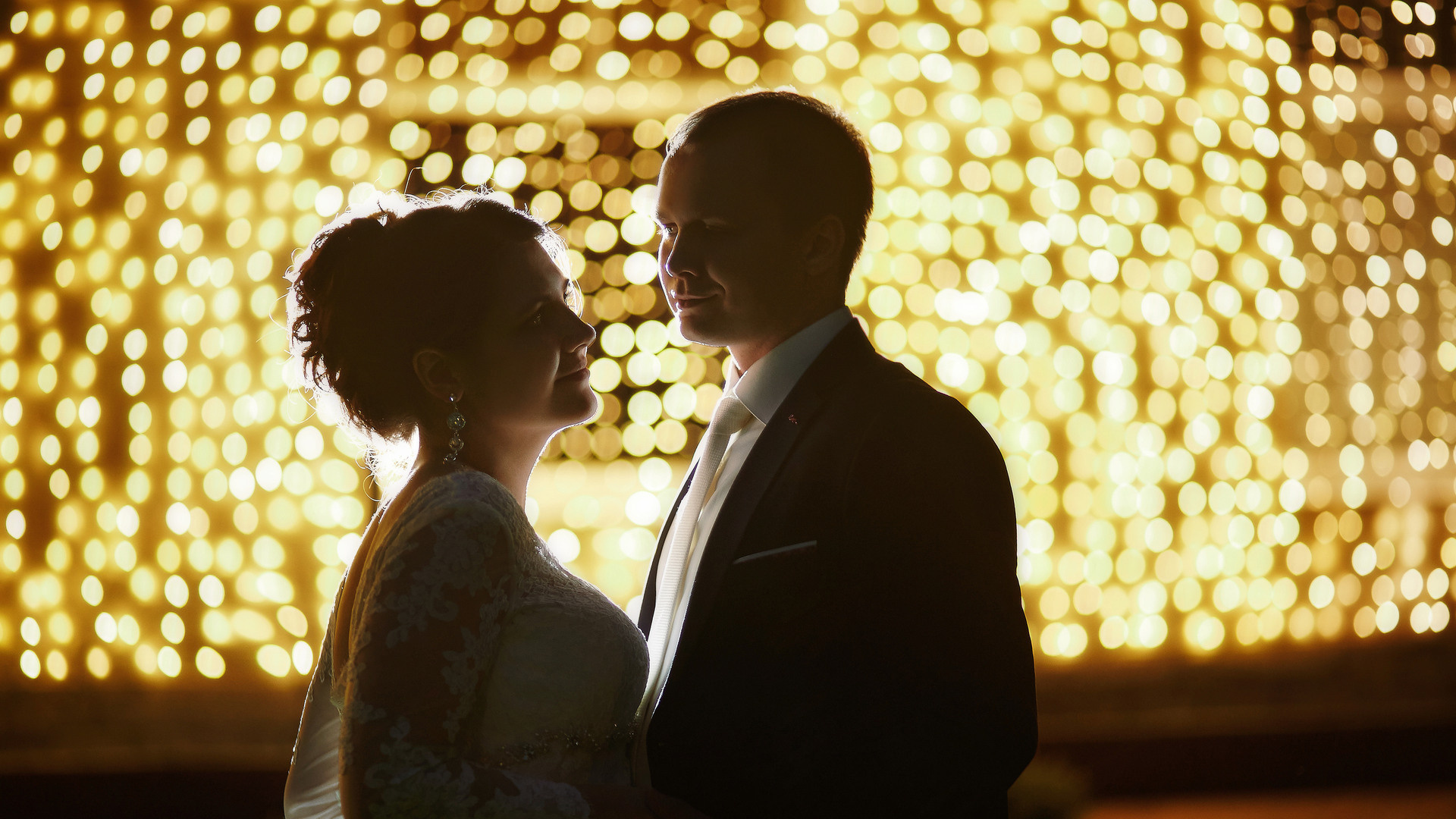 вечерняя свадебная фотосессия. фотосессия свадьбы на&nbsp;закате. фото свадьбы в&nbsp;сумерках. ночная свадебная фотосъемка