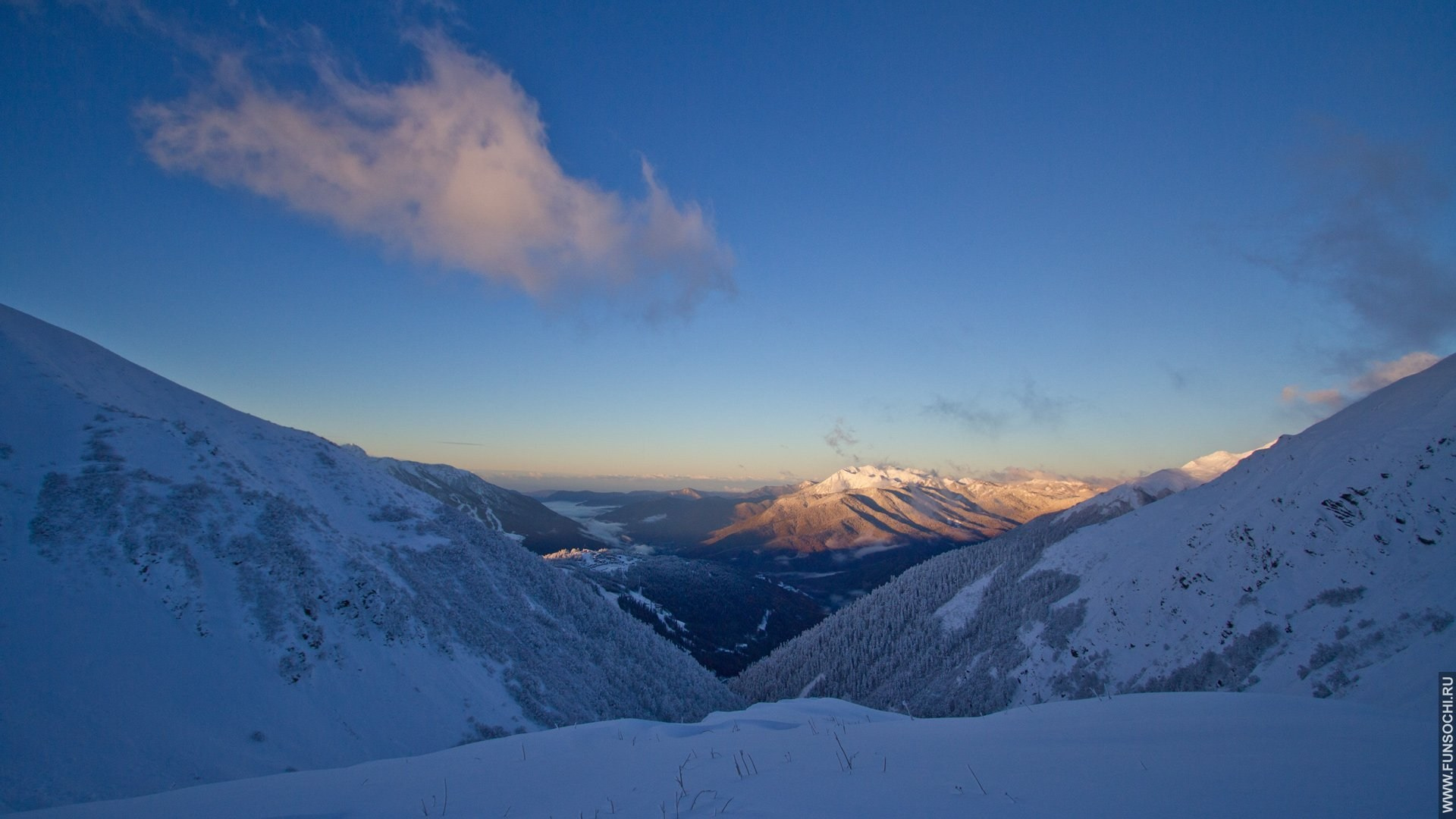 Обучение горным лыжам. Забронировать обучение. Инструкторы по горным лыжам и сноуборду Сочи Красная Поляна. Горнолыжная школа