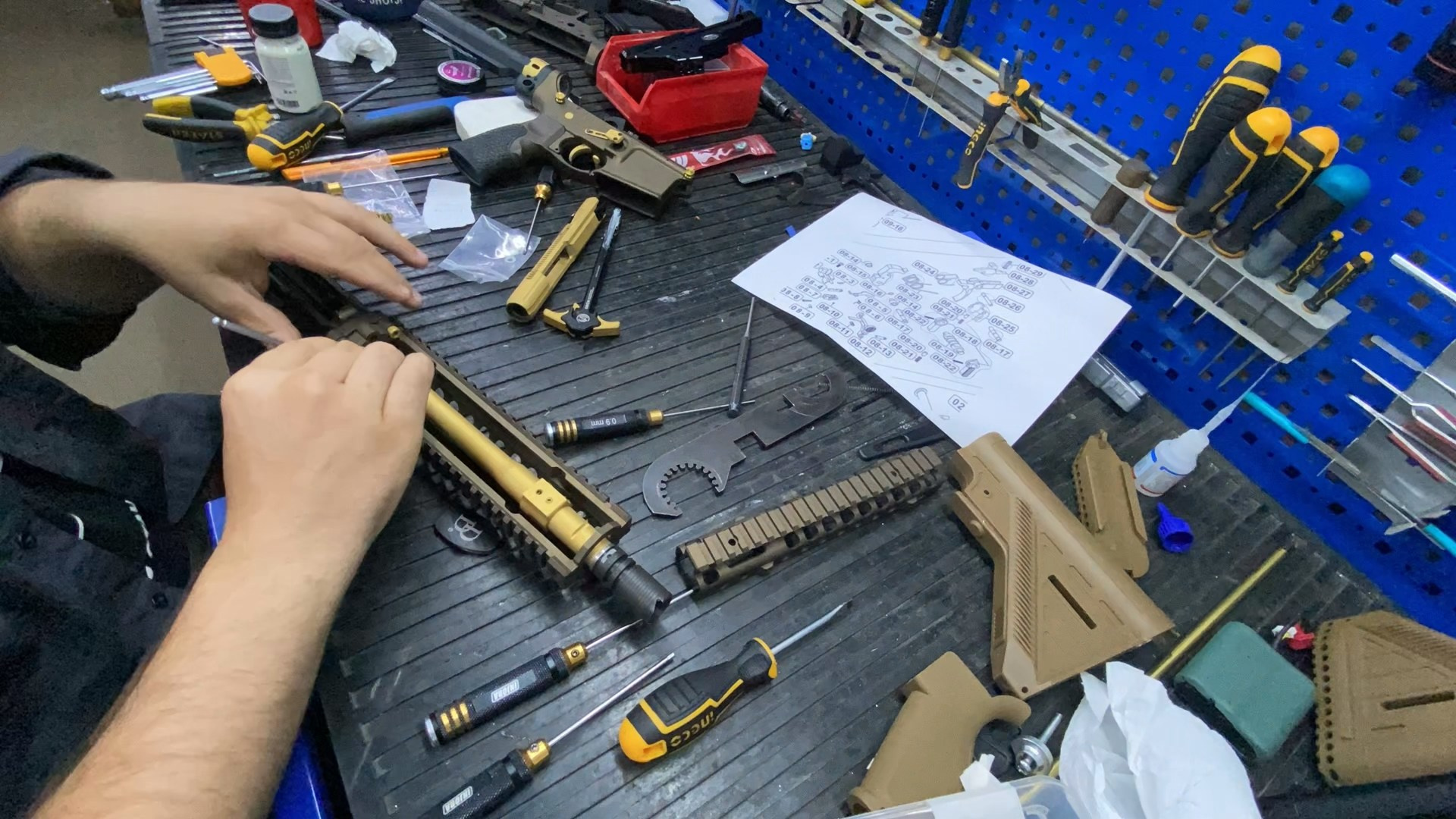 Как проходит покраска страйкбольного оружия в Cerakote. Страйкбольная мастерская Бигич Воркшоп