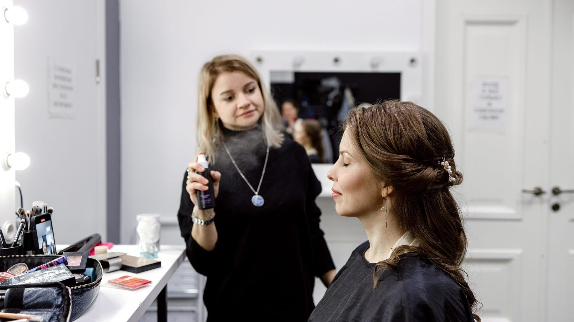 Контакты. Стилист-визажист в Москве Коваль Маруся