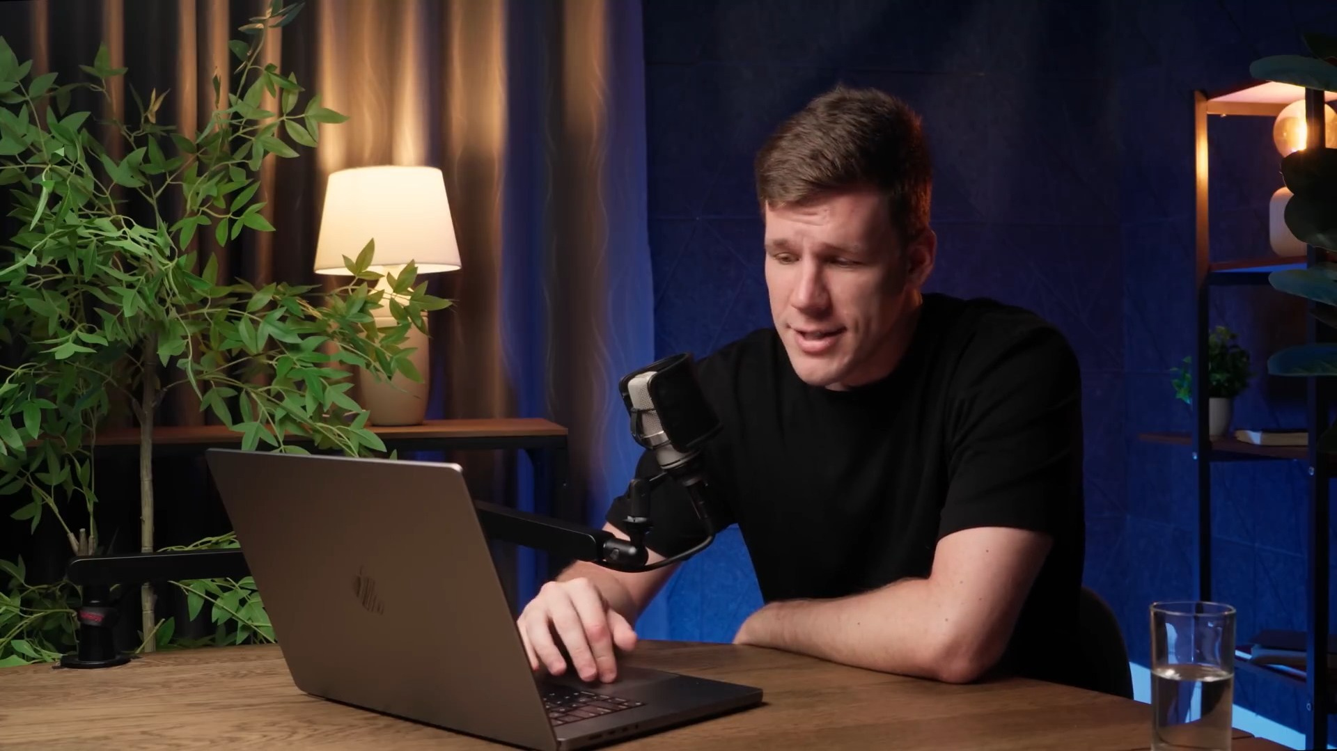 Студийная съёмка видео для YouTube на Пхукете • Надо поснимать