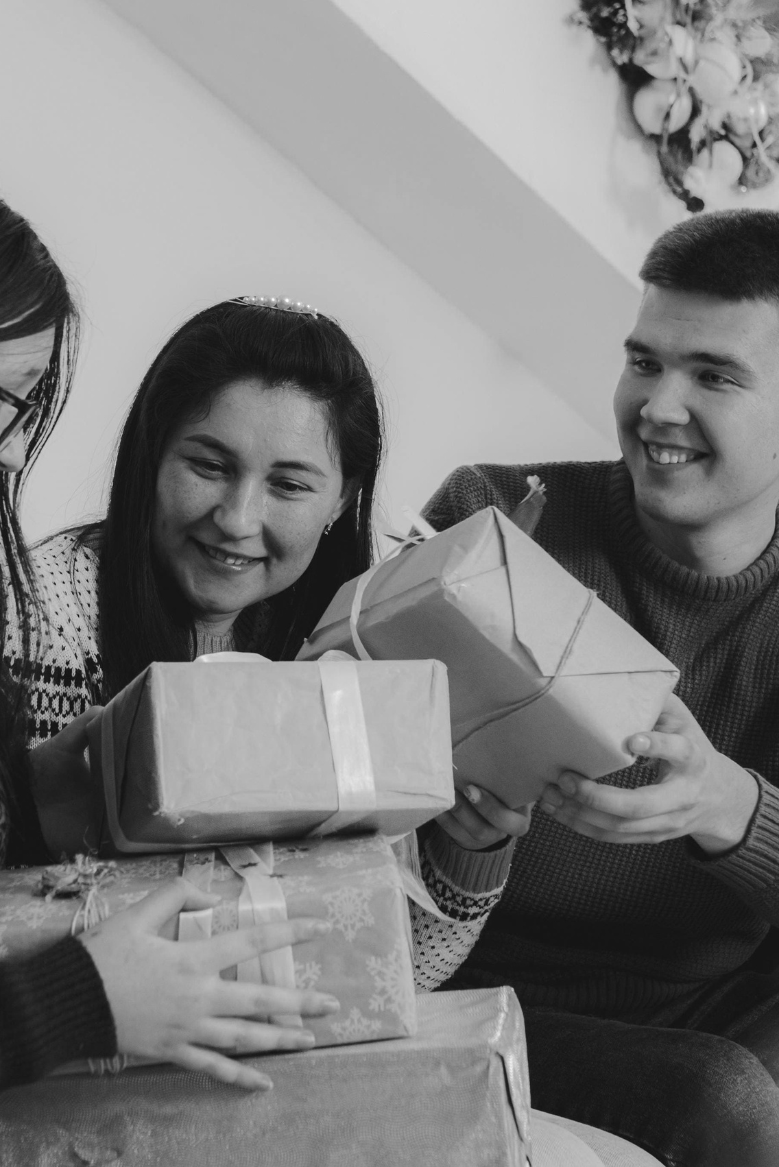 семейный сбор у рождественской елки - семейные фотографии в сочи и адлере