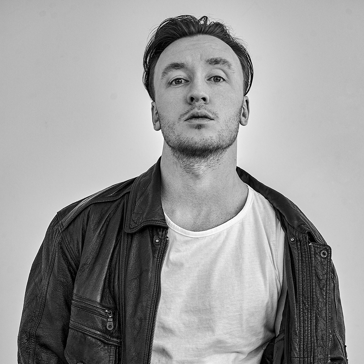 Контакты. Лисица Руслан — Коммерческий и fashion фотограф в Алматы