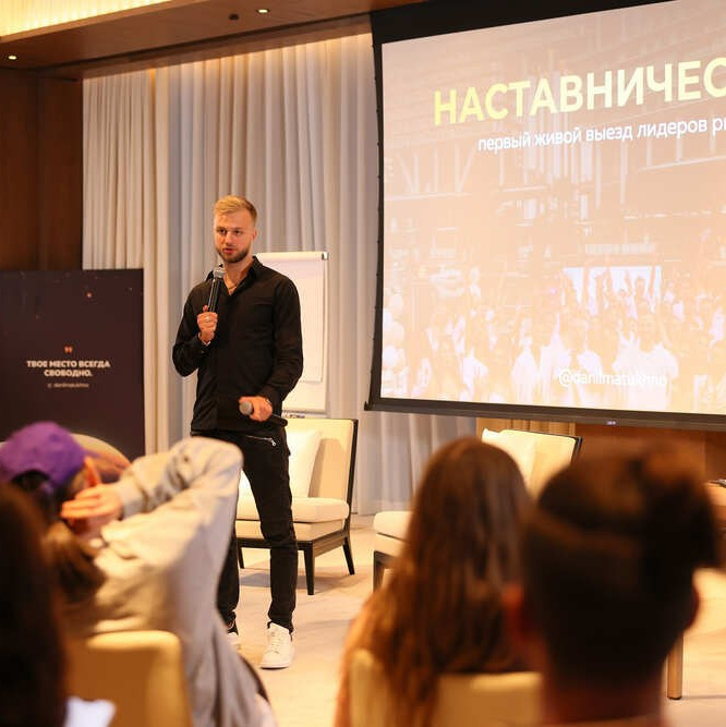 Александр Падежов — фотограф в Москве | Репортаж, бизнес, студия, свадьбы, семья